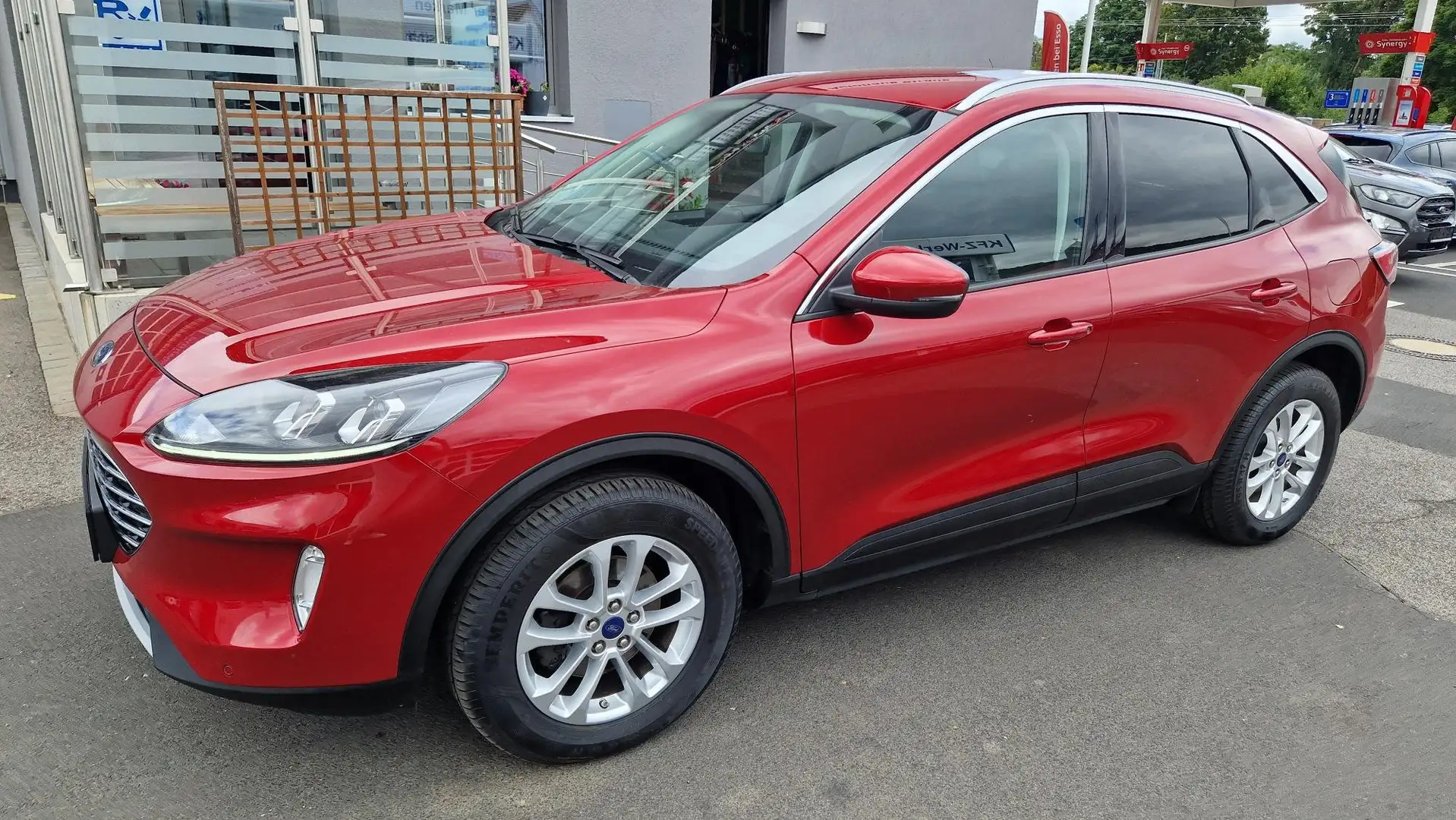 Ford Kuga Titanium 4x4 Allrad  2,1 t. Anhängelast Červená - 1