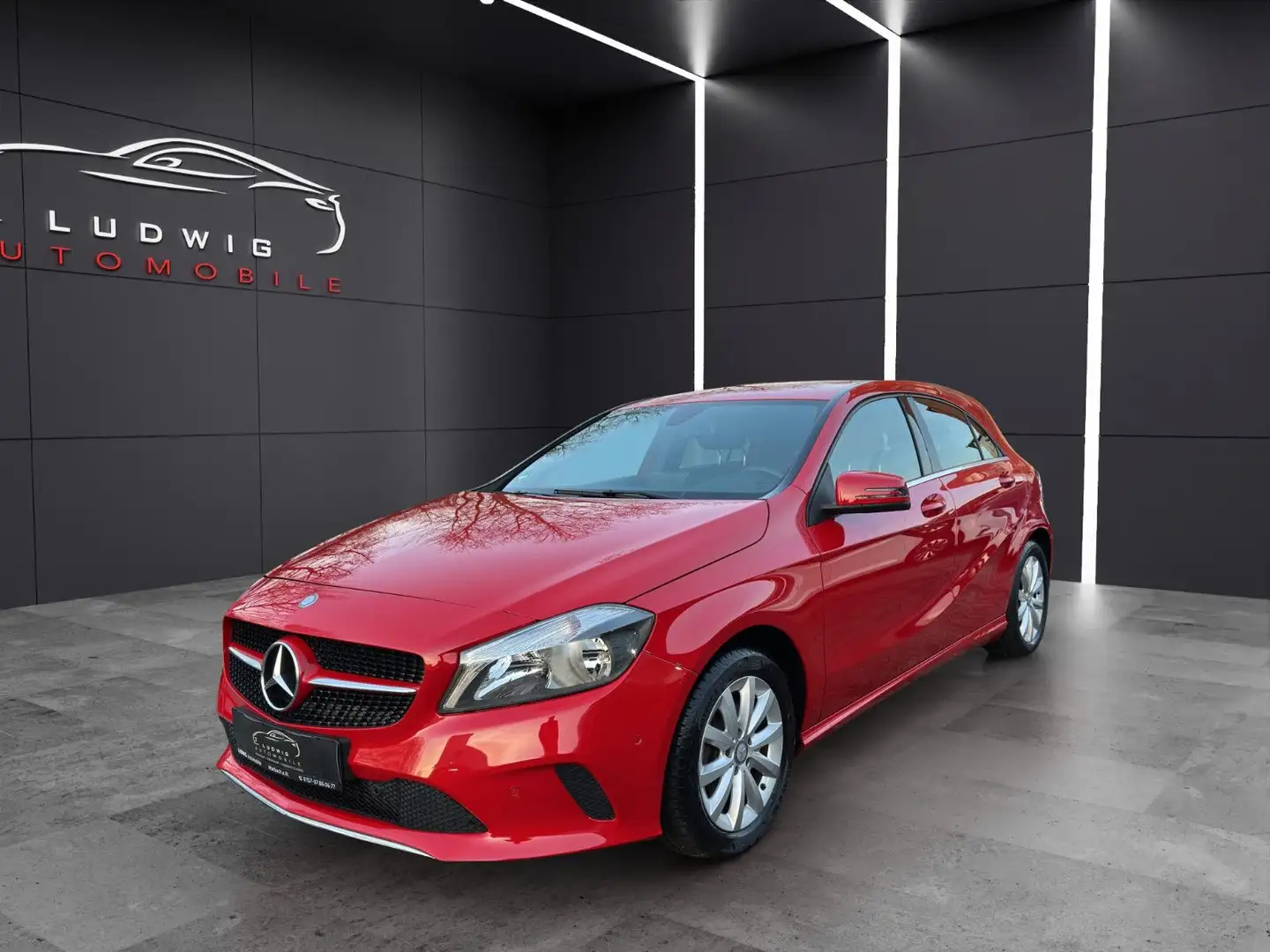 Mercedes-Benz A 200 BlueEfficiency / AUTOMATIK /LEDER/EURO6 Rot - 1