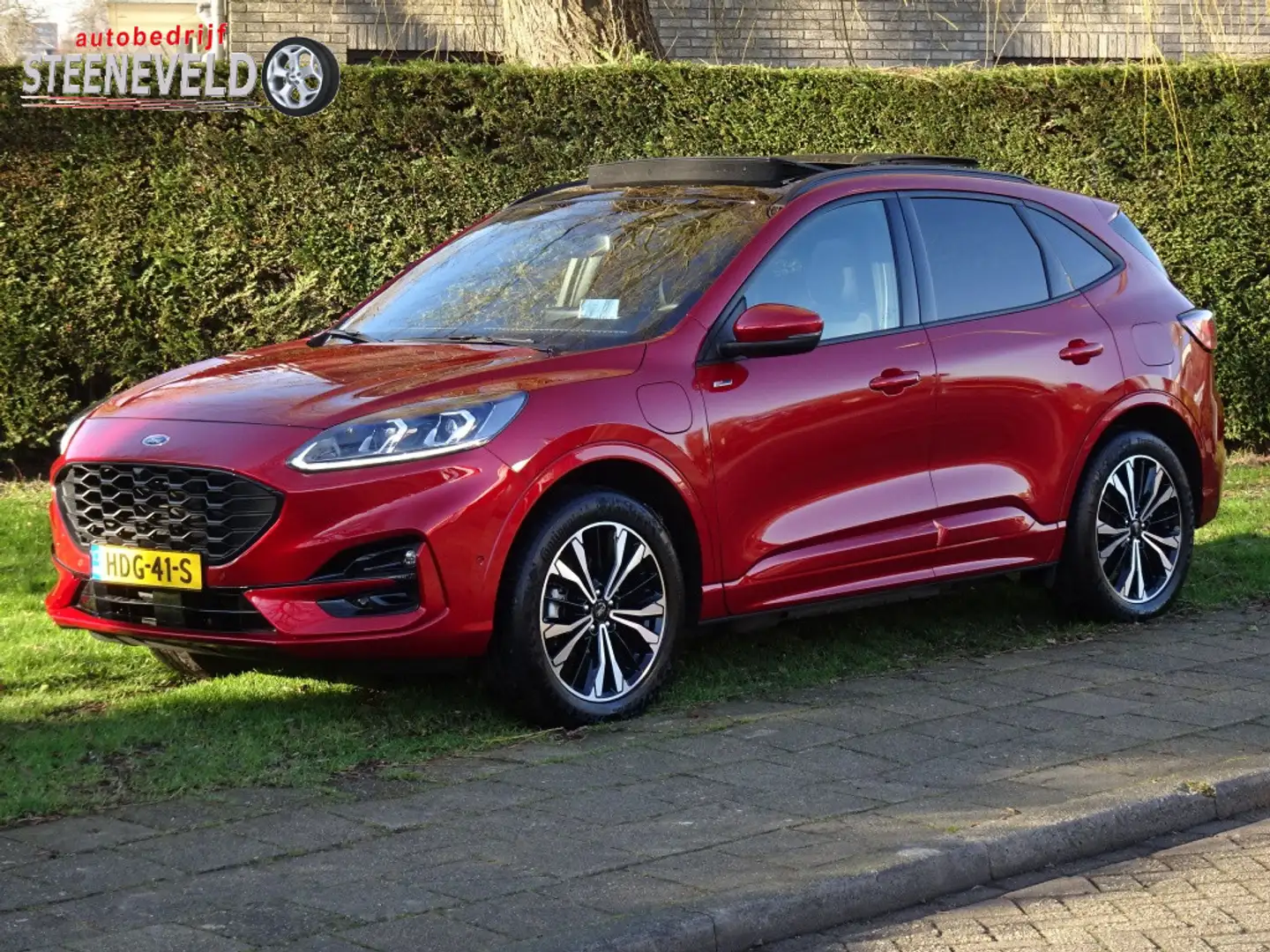 Ford Kuga 2.5 PHEV ST-Line X met Panodak en Trekhaak Rood - 1