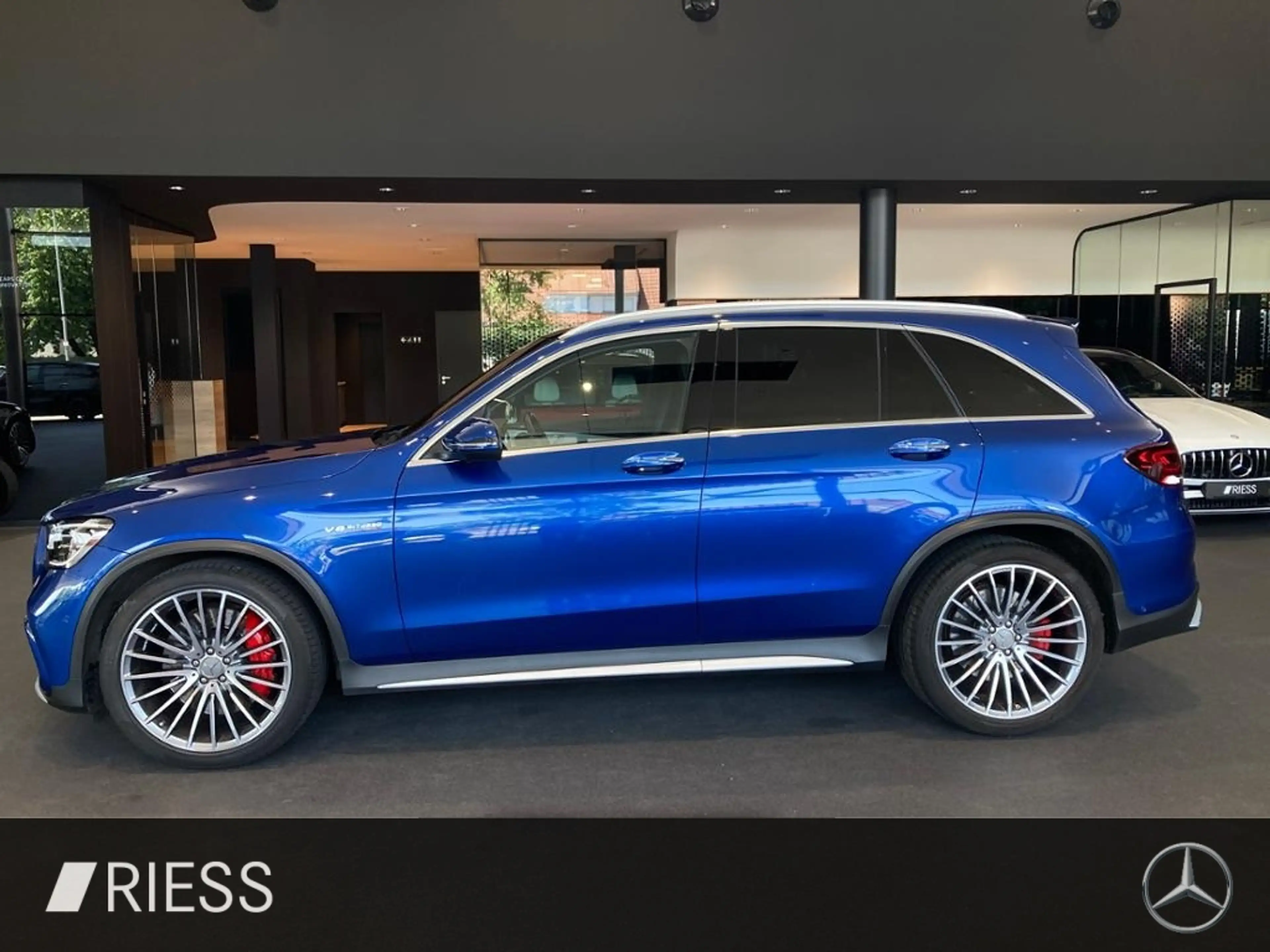Mercedes-Benz GLC 63 AMG S 4M+ PANO AHK DISTRO HUD 360 AMBI — photo 4