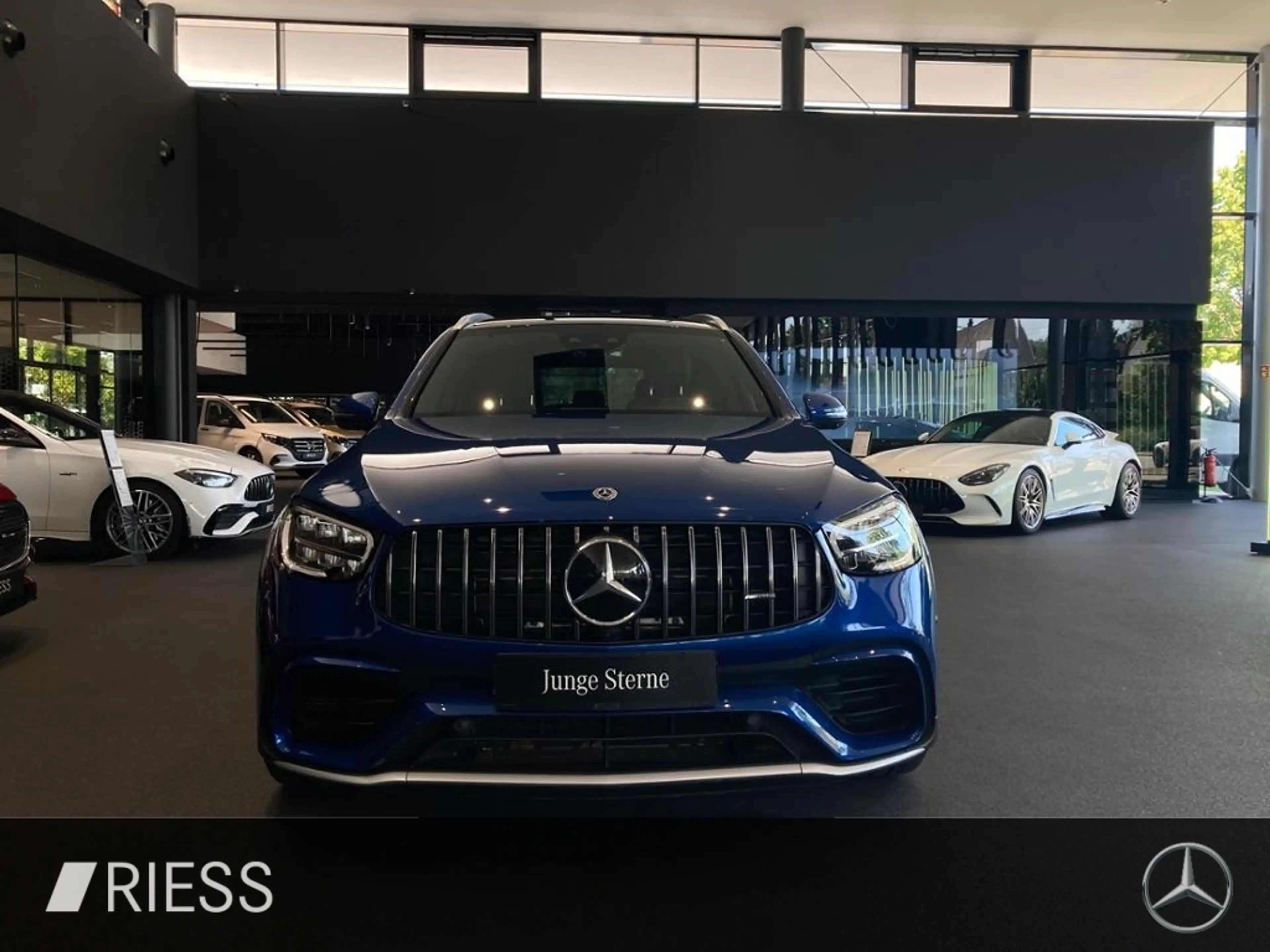 Mercedes-Benz GLC 63 AMG S 4M+ PANO AHK DISTRO HUD 360 AMBI — photo 3