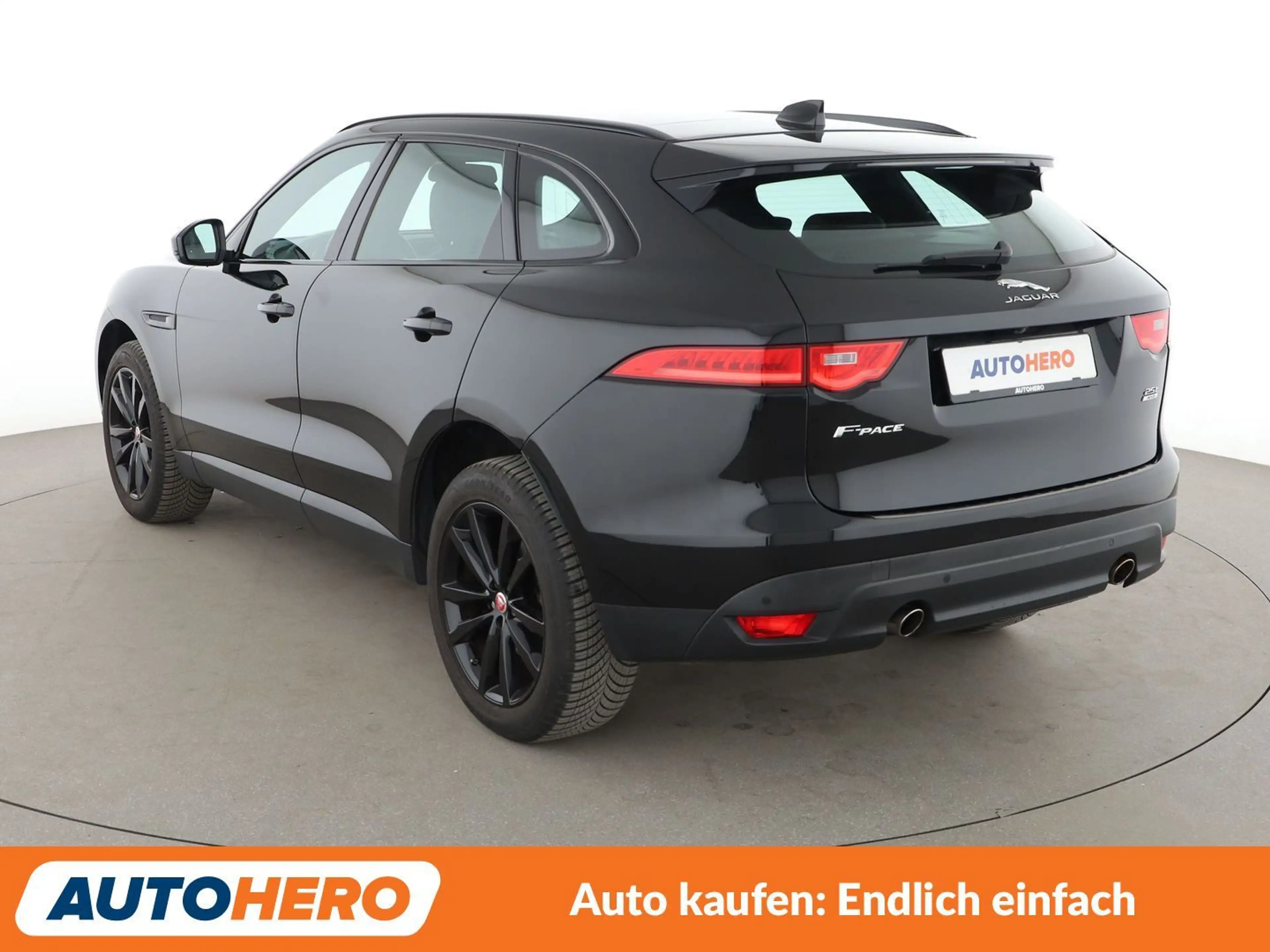 Jaguar F-Pace 25t Prestige AWD Aut.*NAVI*TEMPO*CAM*BiXENON* — photo 4
