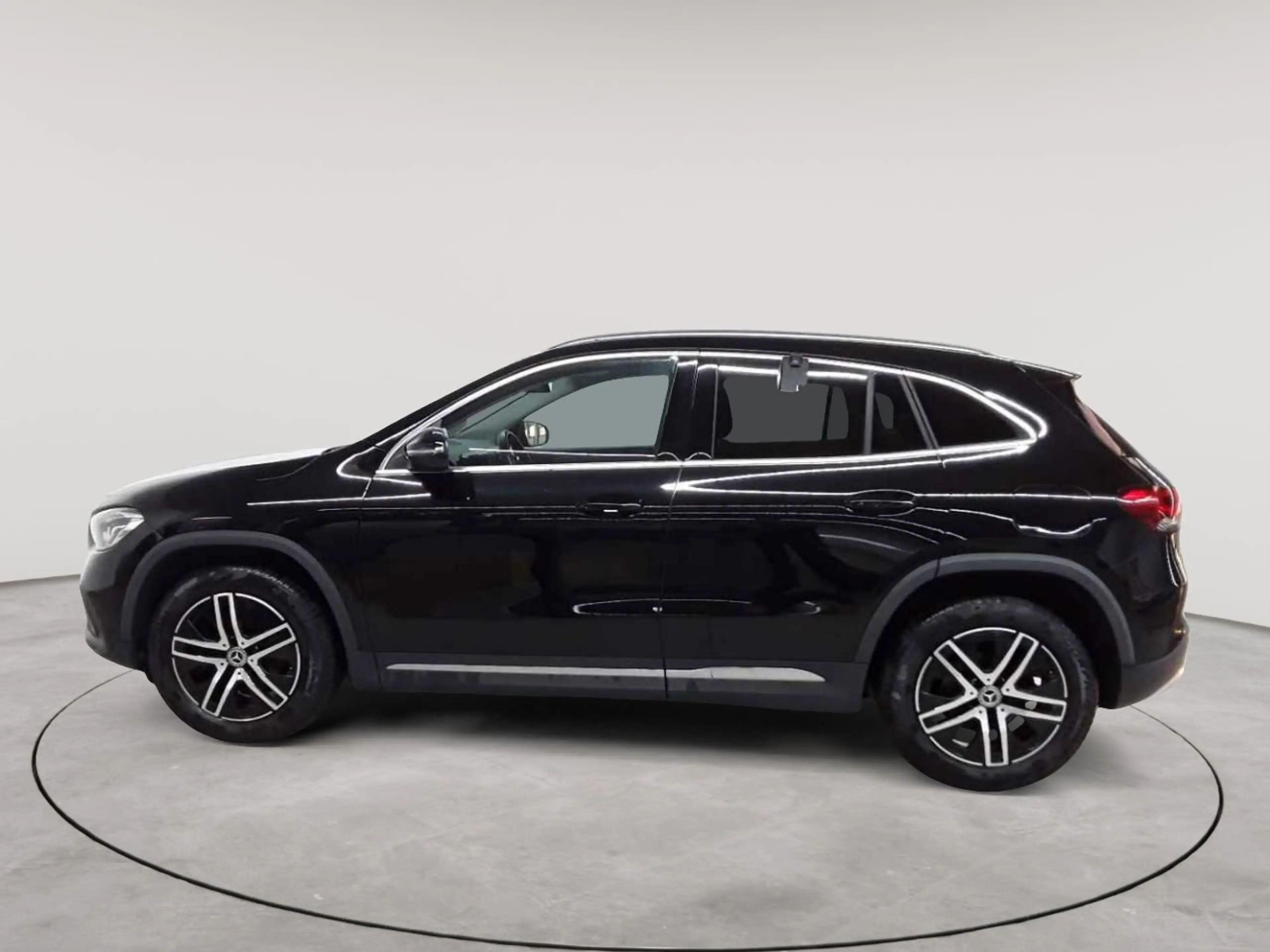 Mercedes-Benz GLA 180 GLA 180 7G-Progressive LED BusiP MBUXP — photo 6