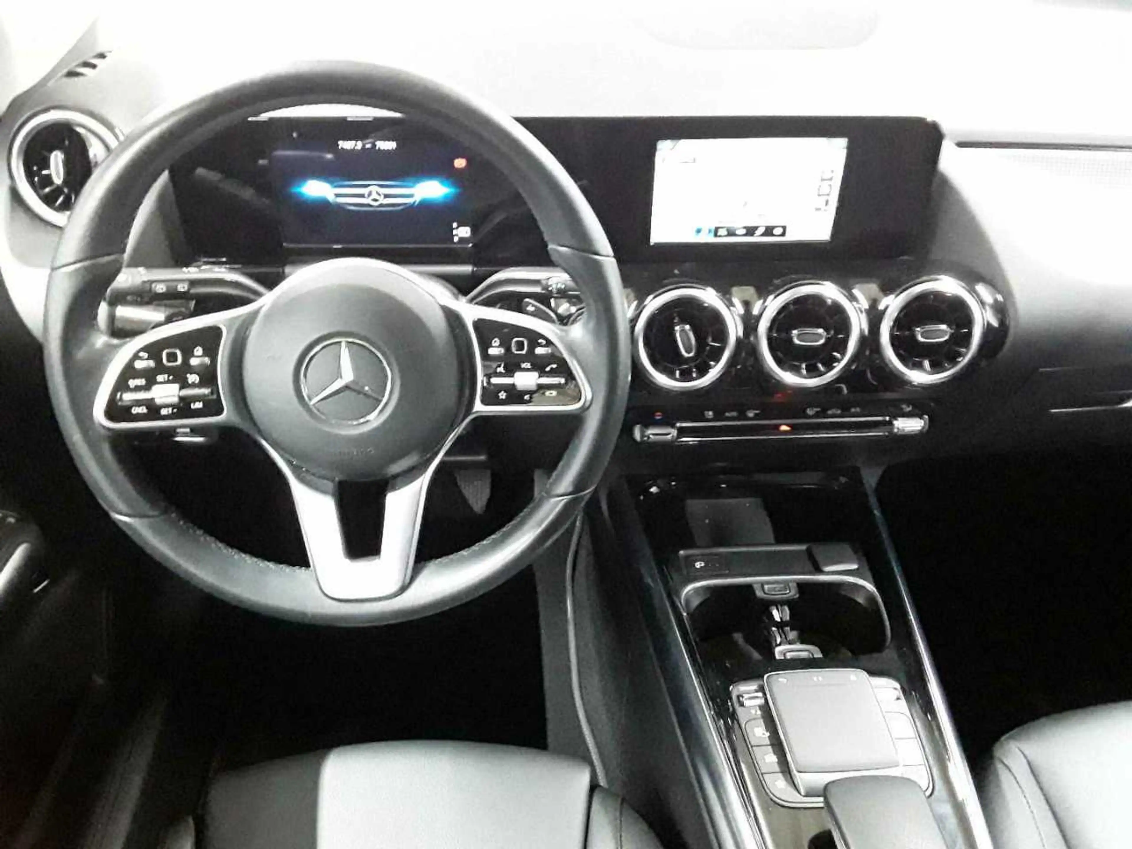 Mercedes-Benz GLA 180 GLA 180 7G-Progressive LED BusiP MBUXP — photo 10