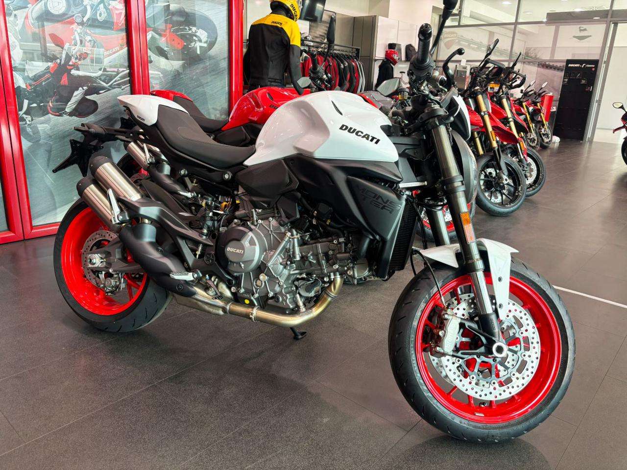 Ducati Monster 800 PLUS ICEBERG WHITE