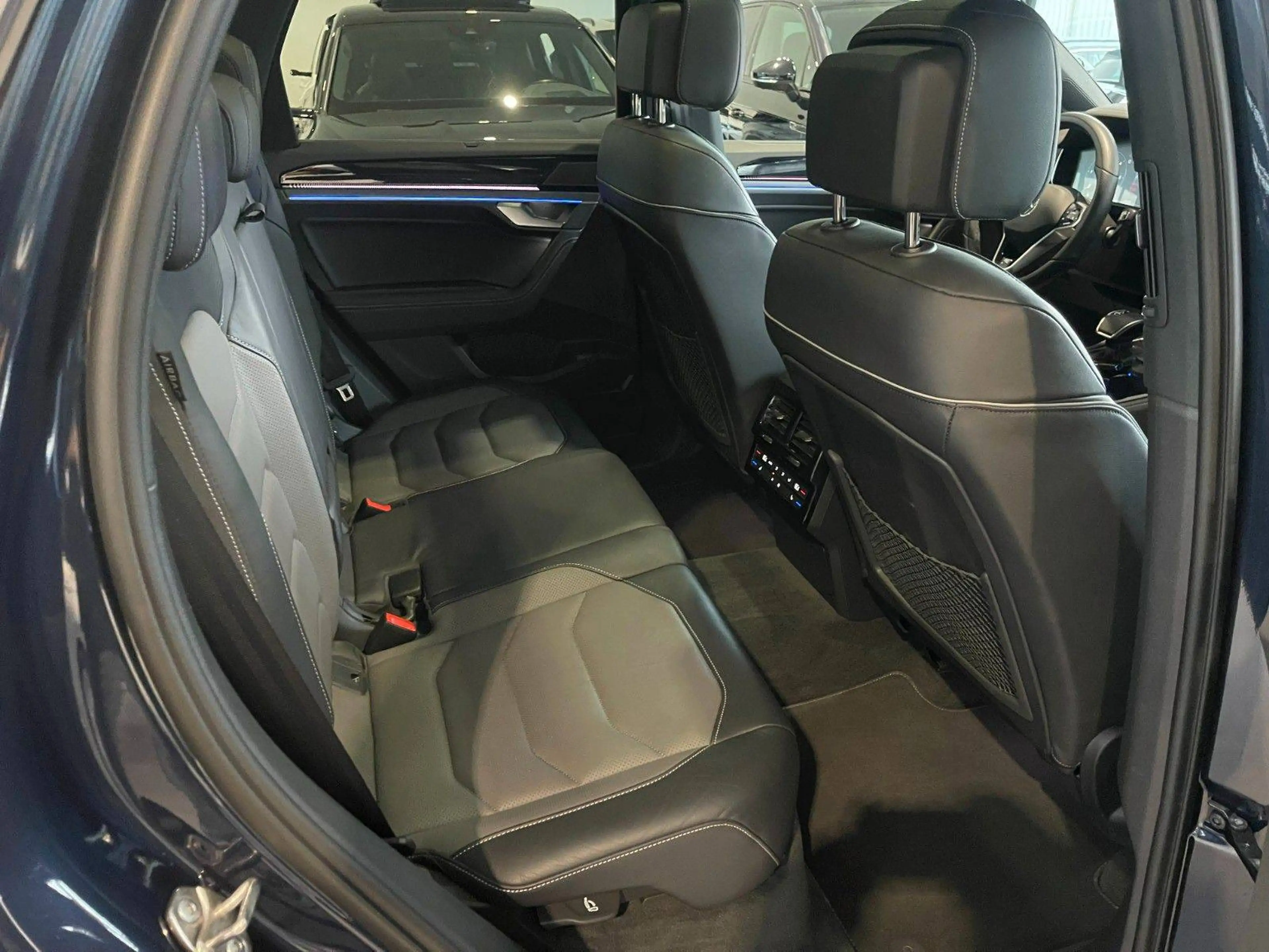 Volkswagen Touareg 3.0 TDI 210 kW 4Motion R-Line — photo 10