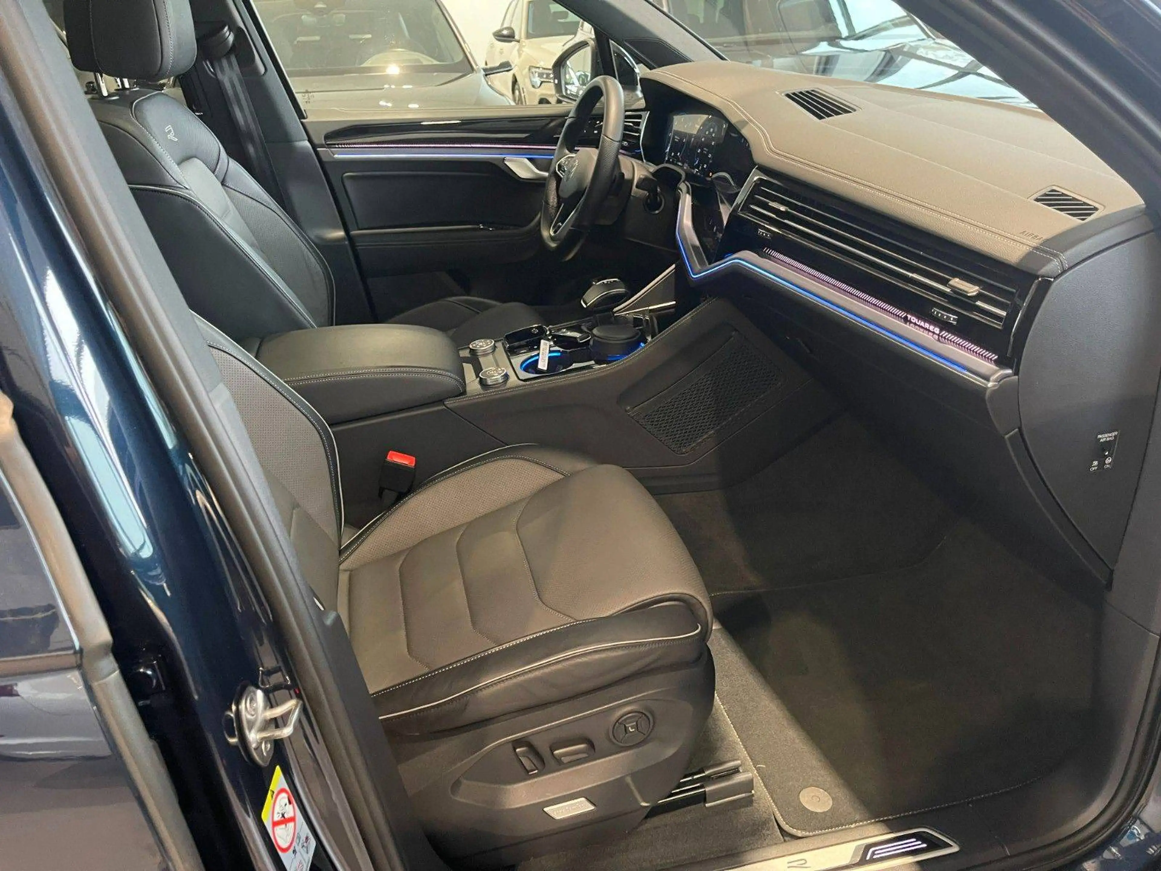 Volkswagen Touareg 3.0 TDI 210 kW 4Motion R-Line — photo 9
