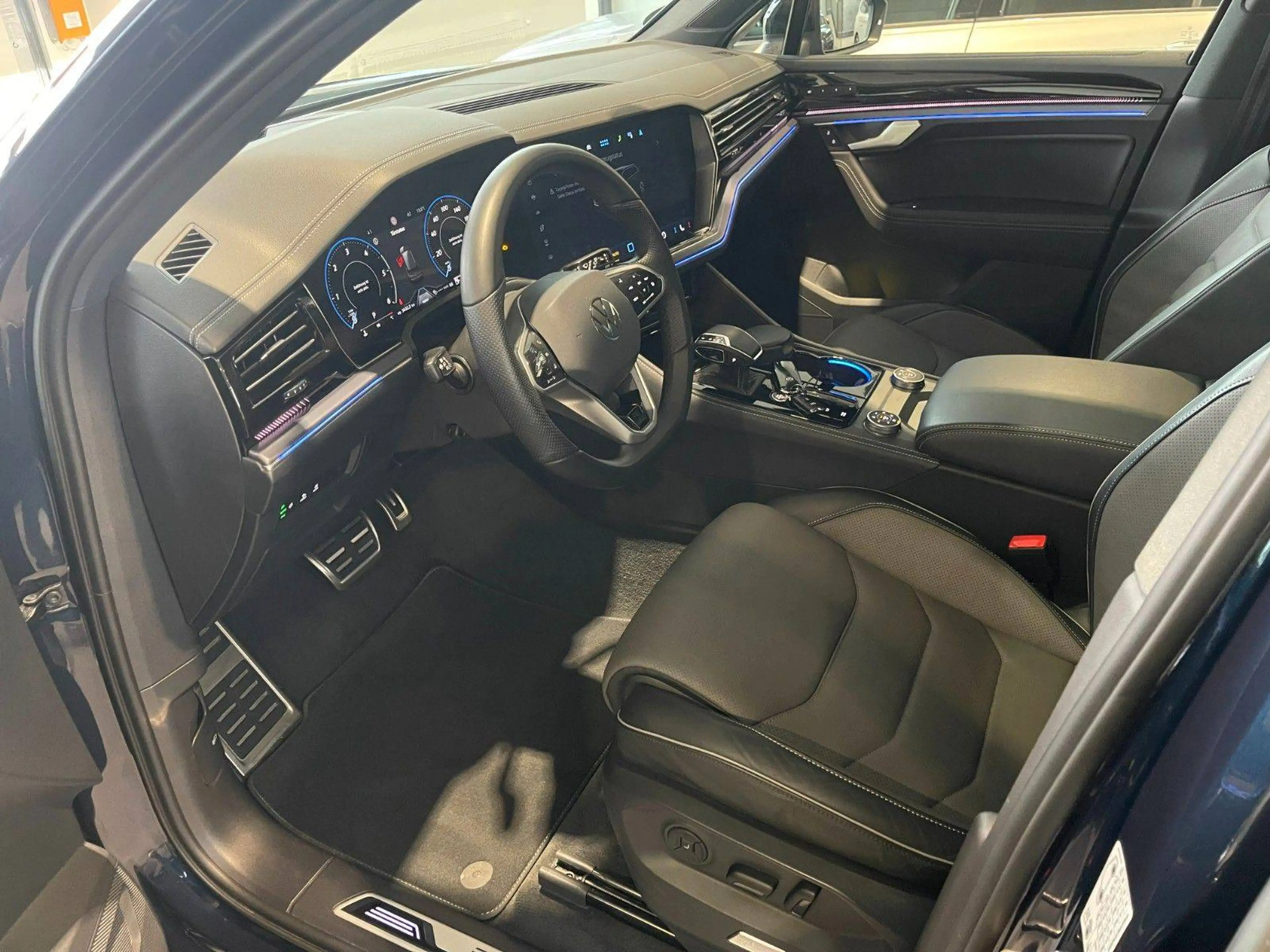 Volkswagen Touareg 3.0 TDI 210 kW 4Motion R-Line — photo 8