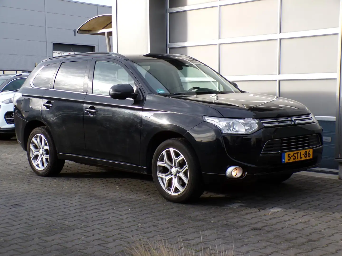 Mitsubishi Outlander 2.0 PHEV Intense + Noir - 1