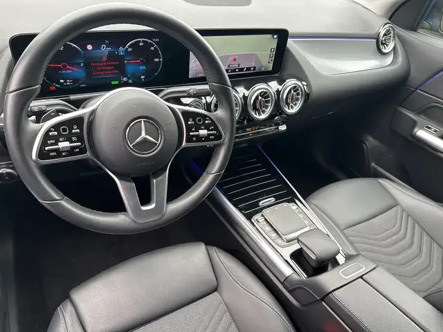 Mercedes-Benz 250 view 11