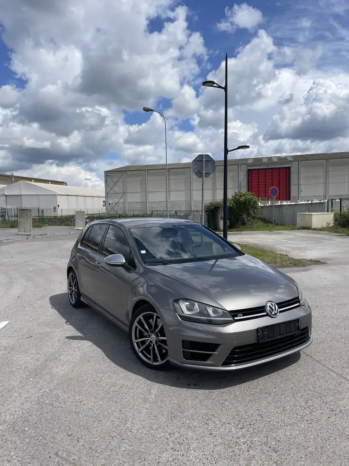 Volkswagen Golf R 