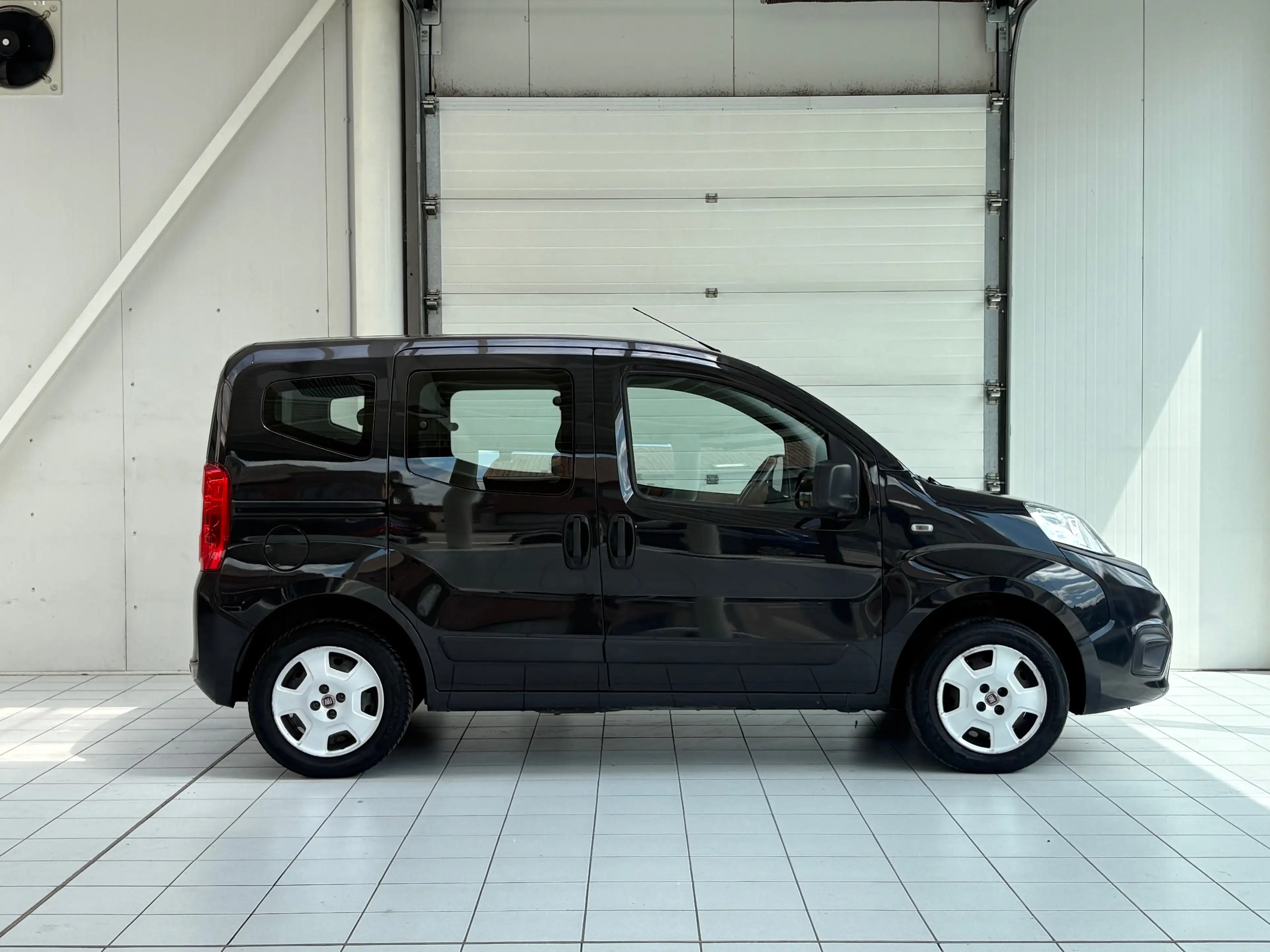 Fiat Qubo 1.4i *PORTE LAT G/D * PDC * 1ER PROP * — photo 6