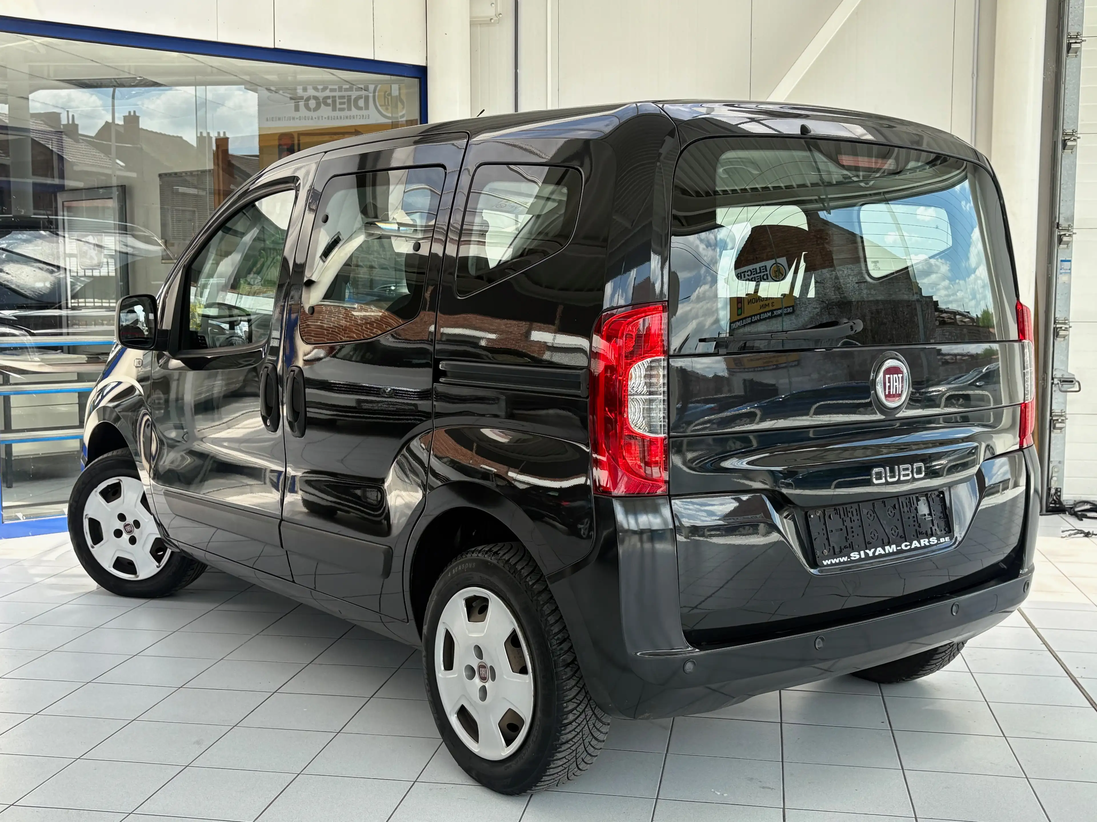 Fiat Qubo 1.4i *PORTE LAT G/D * PDC * 1ER PROP * — photo 3