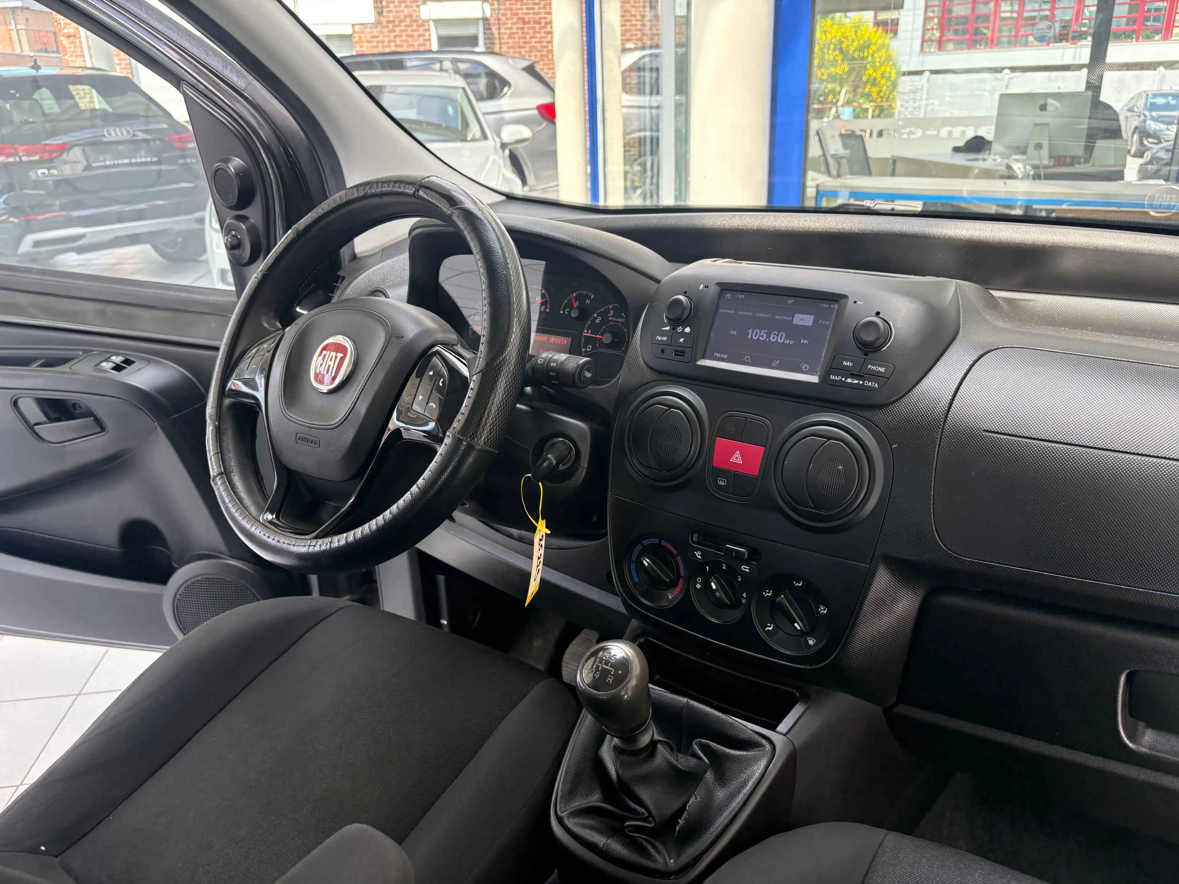 Fiat Qubo 1.4i *PORTE LAT G/D * PDC * 1ER PROP * — photo 13