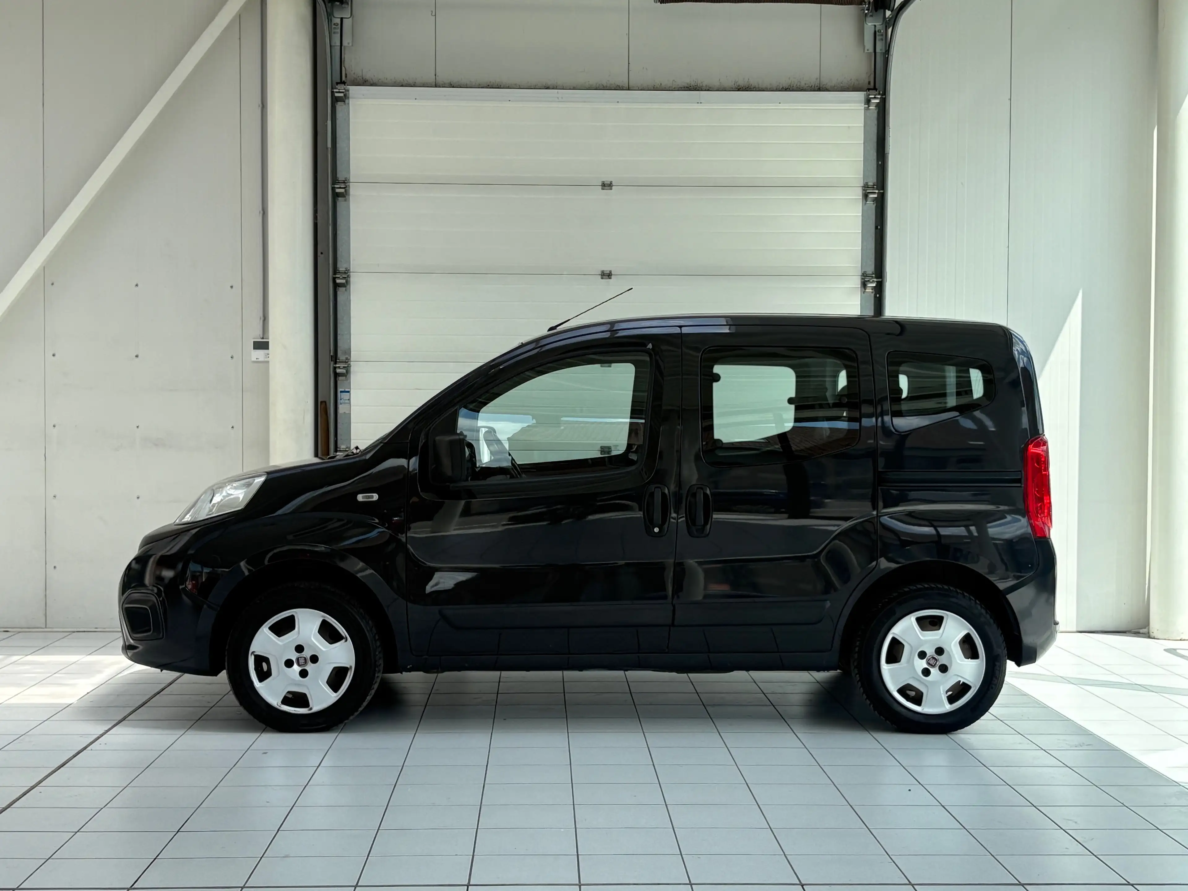 Fiat Qubo 1.4i *PORTE LAT G/D * PDC * 1ER PROP * — photo 2