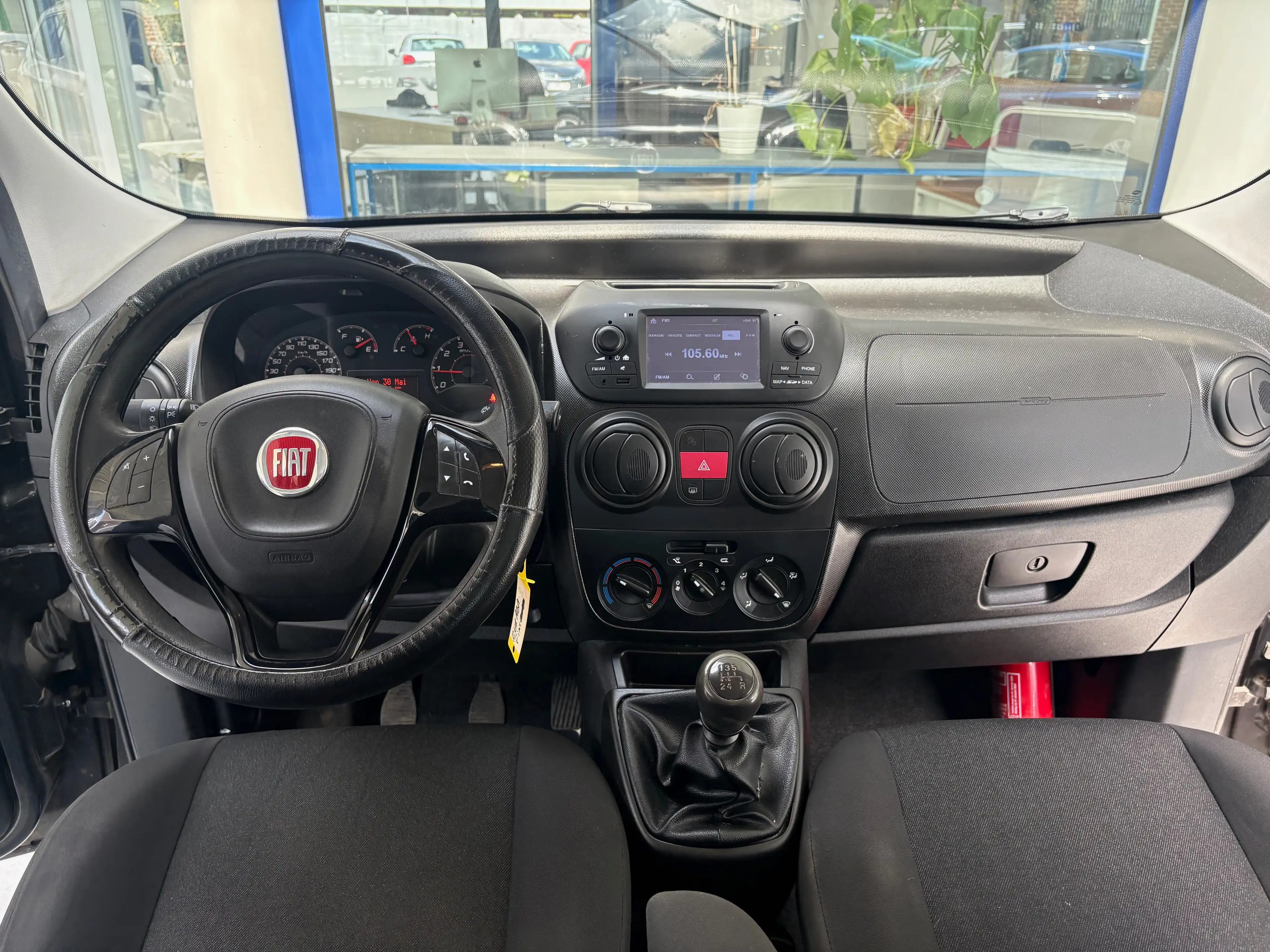 Fiat Qubo 1.4i *PORTE LAT G/D * PDC * 1ER PROP * — photo 11