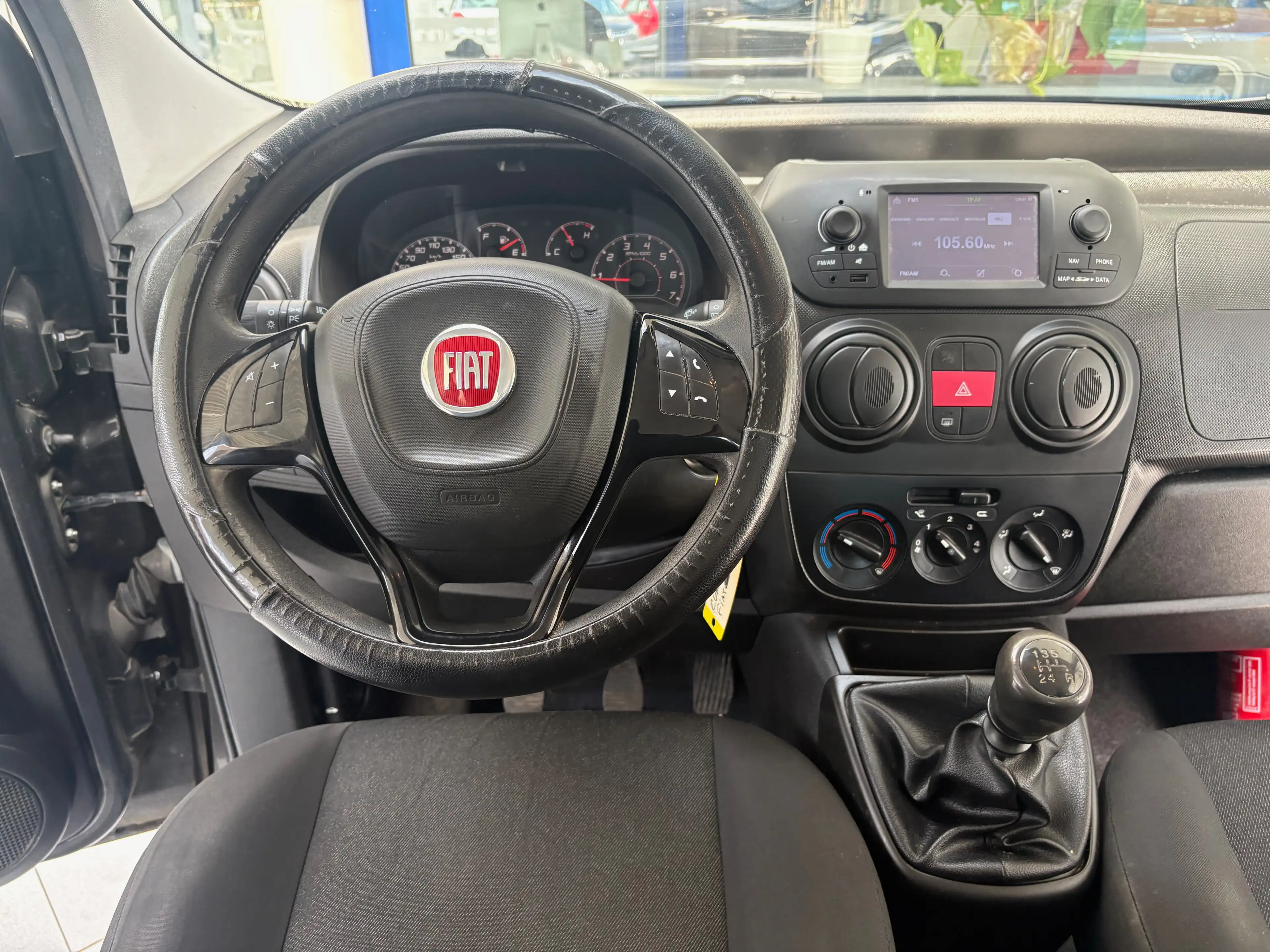 Fiat Qubo 1.4i *PORTE LAT G/D * PDC * 1ER PROP * — photo 15