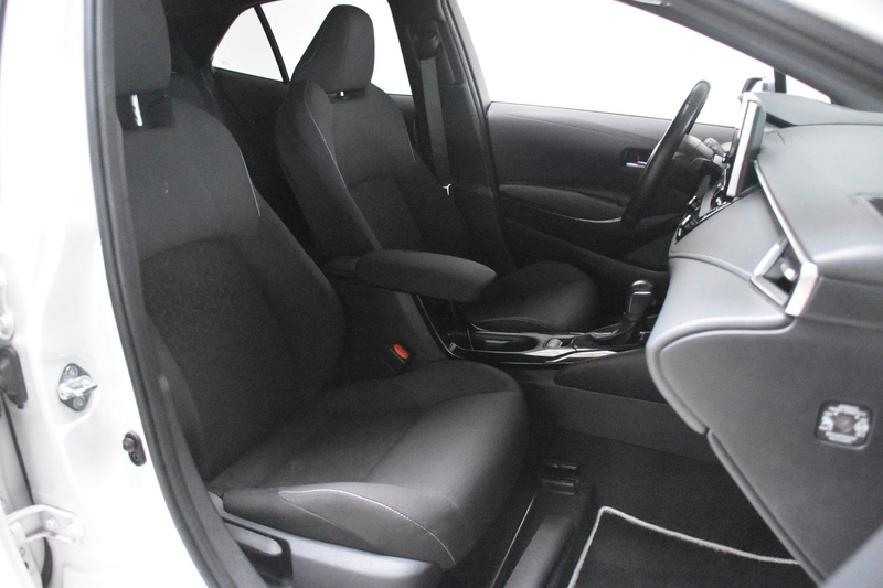 Toyota Corolla Hybrid Team D LED Kamera AppNavi Tempo — photo 12