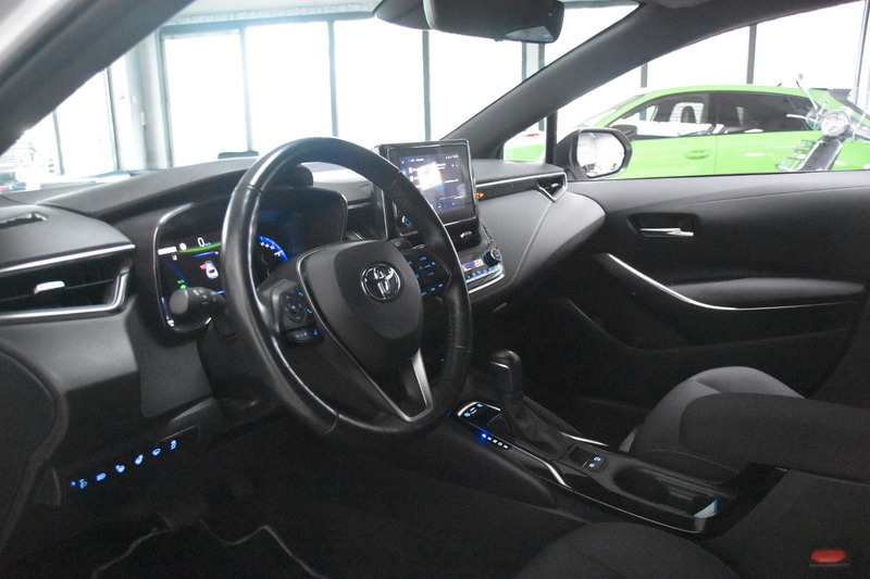 Toyota Corolla Hybrid Team D LED Kamera AppNavi Tempo — photo 15
