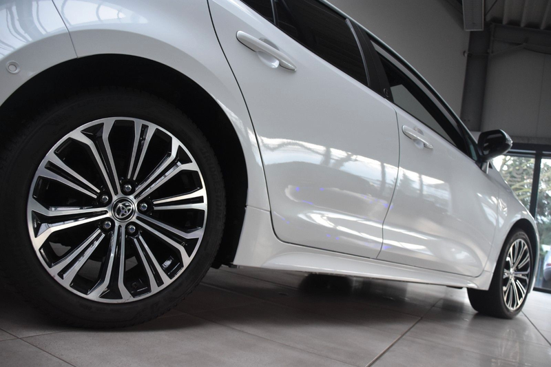 Toyota Corolla Hybrid Team D LED Kamera AppNavi Tempo — photo 4