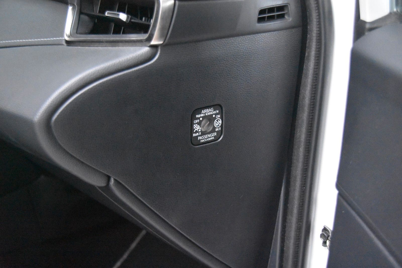 Toyota Corolla Hybrid Team D LED Kamera AppNavi Tempo — photo 14