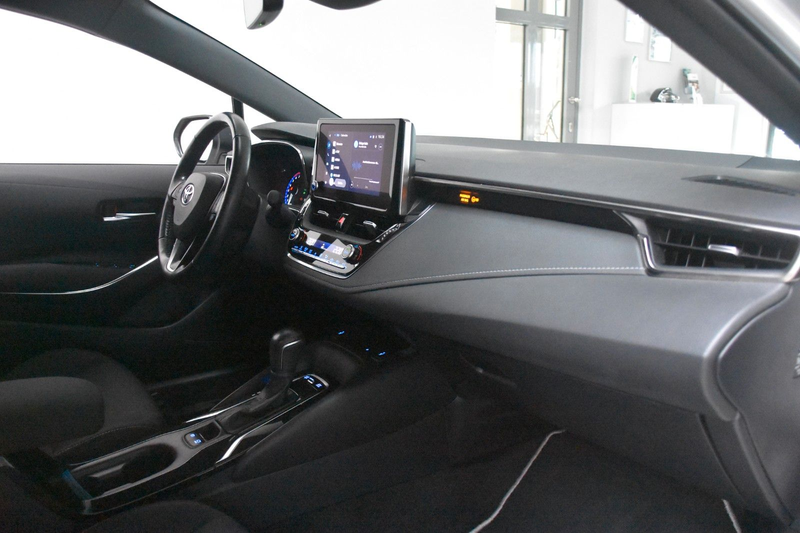 Toyota Corolla Hybrid Team D LED Kamera AppNavi Tempo — photo 13