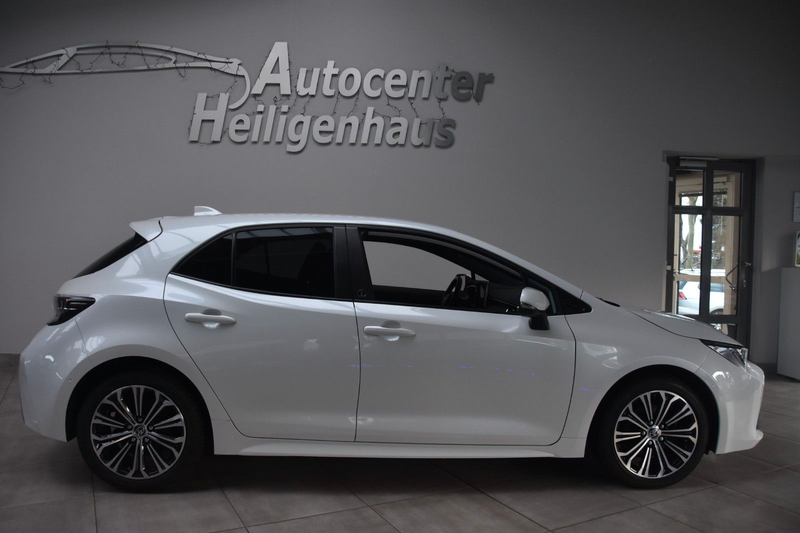 Toyota Corolla Hybrid Team D LED Kamera AppNavi Tempo — photo 2