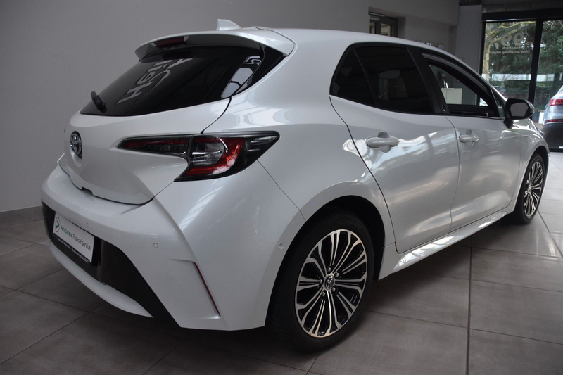 Toyota Corolla Hybrid Team D LED Kamera AppNavi Tempo — photo 3