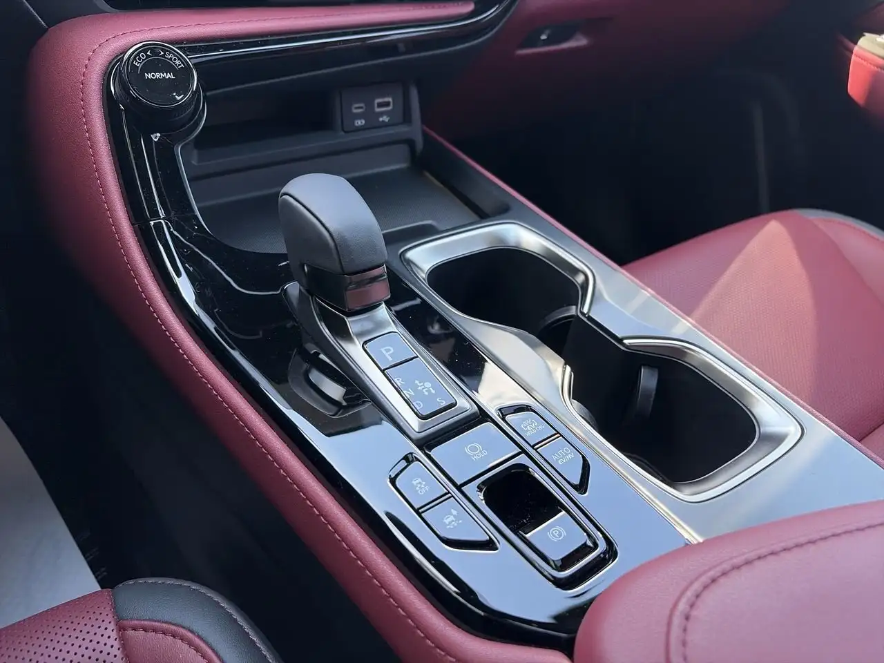 Lexus NX снимка Lexus NX