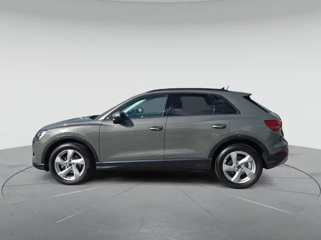 Audi Q3 view 6
