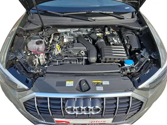 Audi Q3 view 12