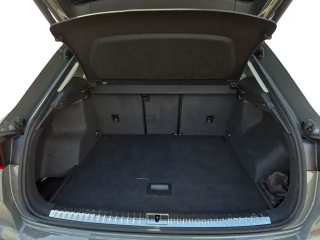 Audi Q3 view 14