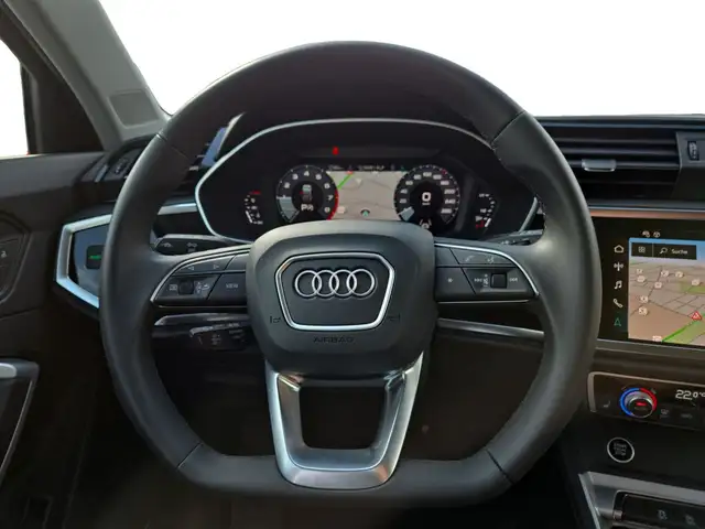 Audi Q3 view 13