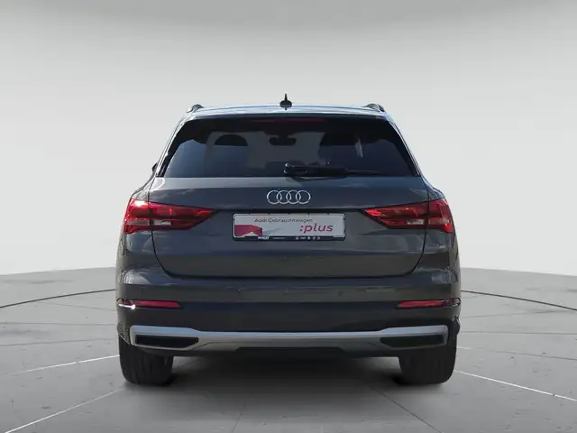 Audi Q3 view 7