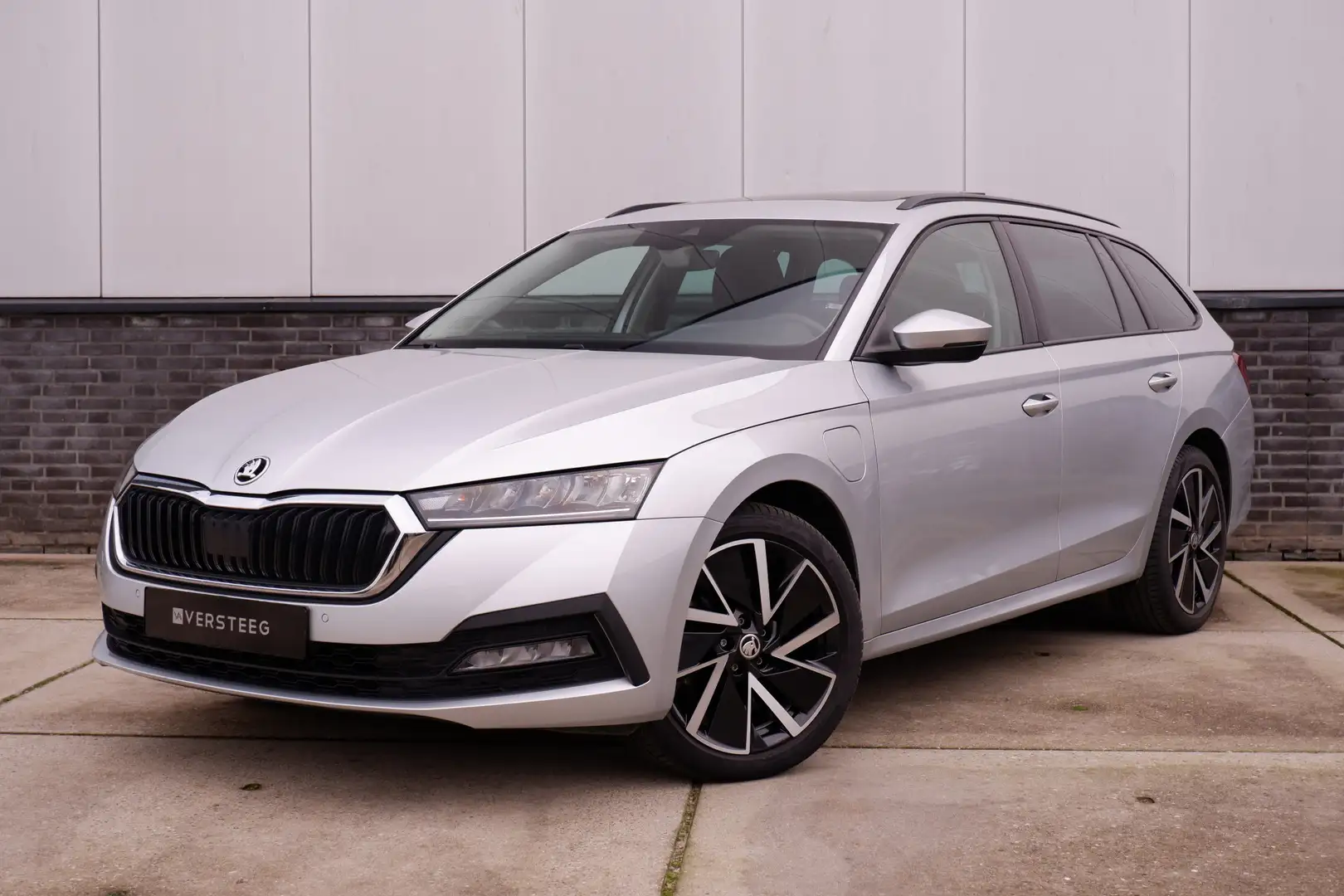 Skoda Octavia Combi 1.4 TSI iV PHEV Business Edition | Pano | Na Zilver - 1