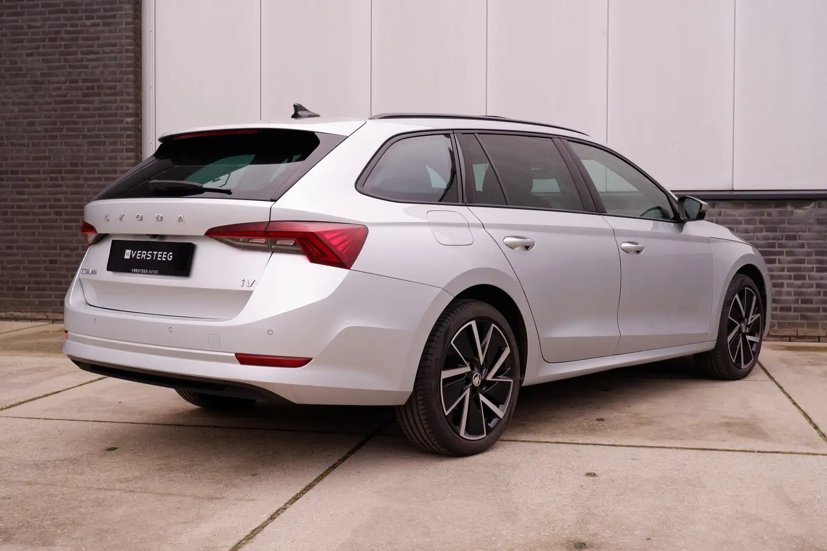 Skoda Octavia Combi 1.4 TSI iV PHEV Business Edition | Pano | Na Zilver - 2