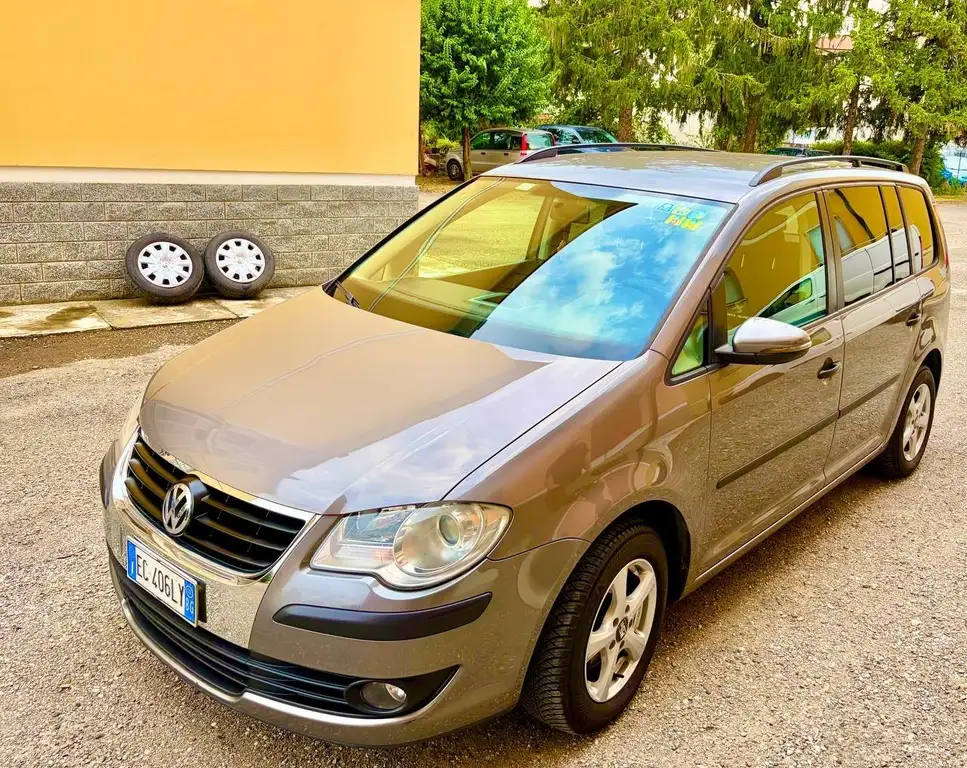 Volkswagen Touran 2010 из Европы — купить под ключ