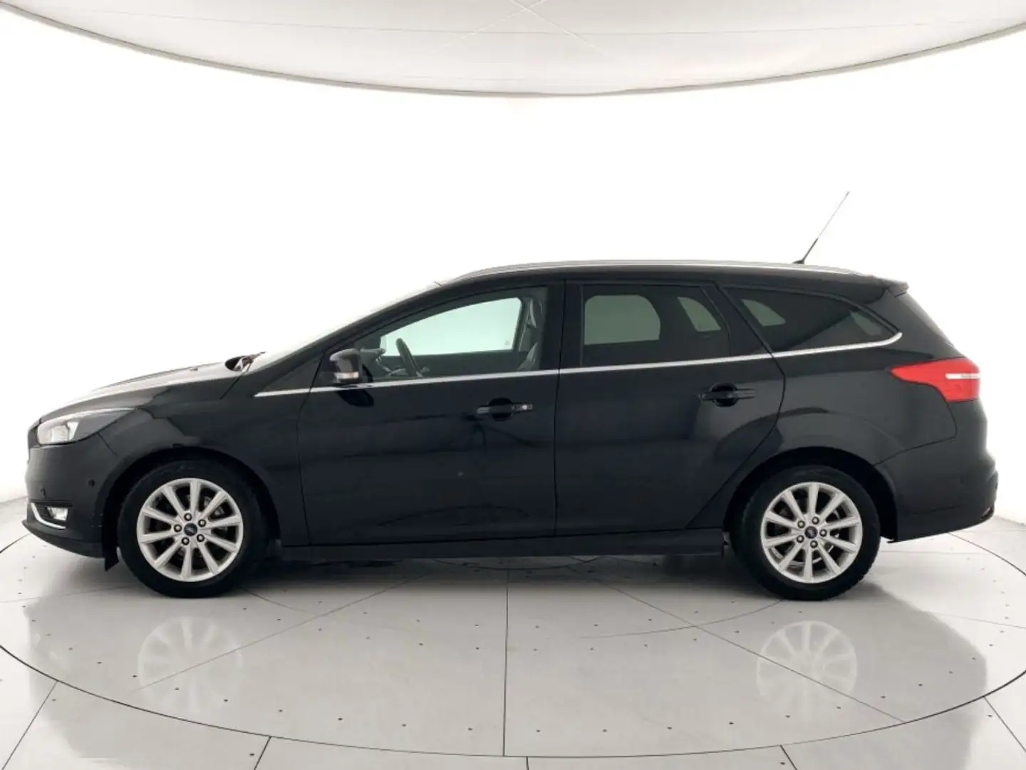Ford Focus SW 1.5 tdci Titanium s&s 120cv Nero - 2