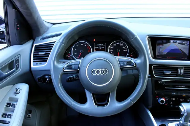 Audi Q5 view 12