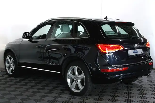 Audi Q5 view 8