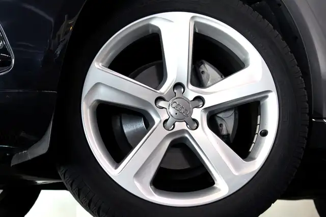 Audi Q5 view 4