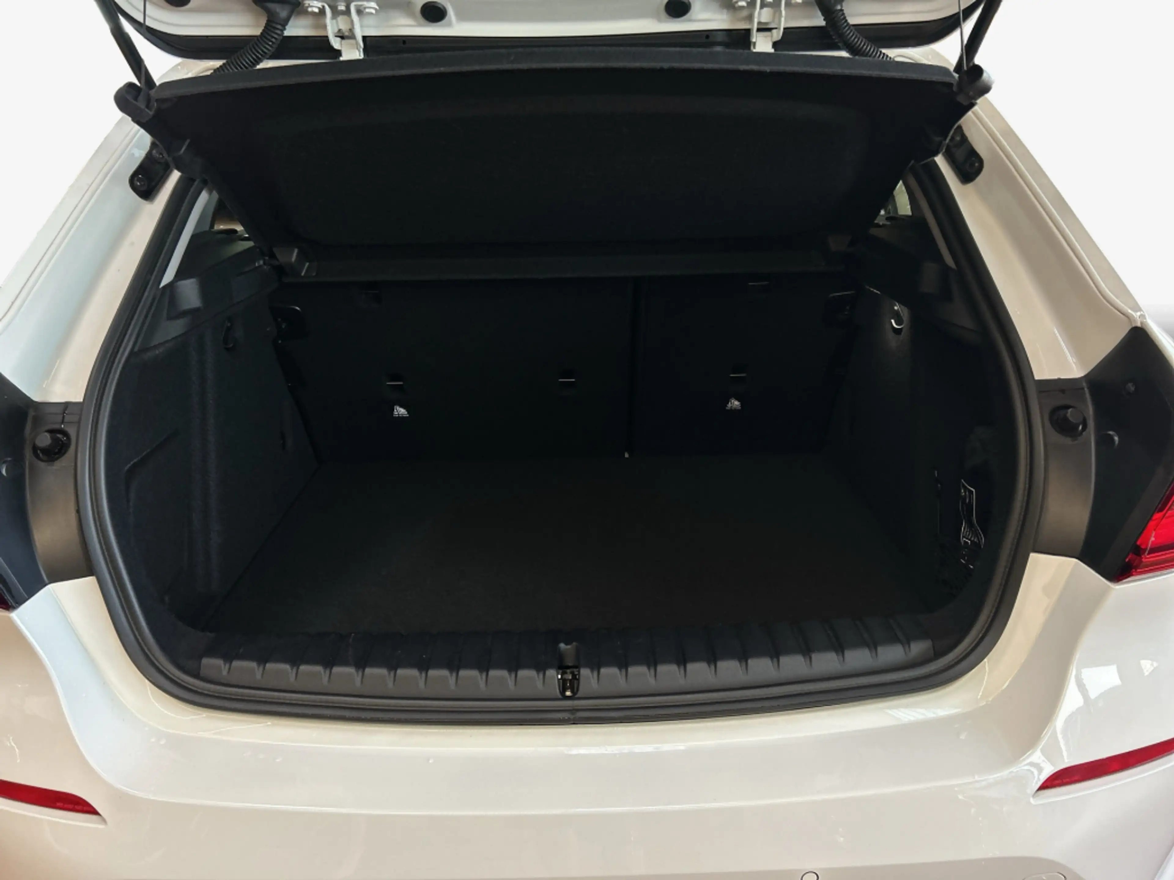 BMW 118 i Aut. Advantage, AHK, PDC, LED, SHZ — photo 9