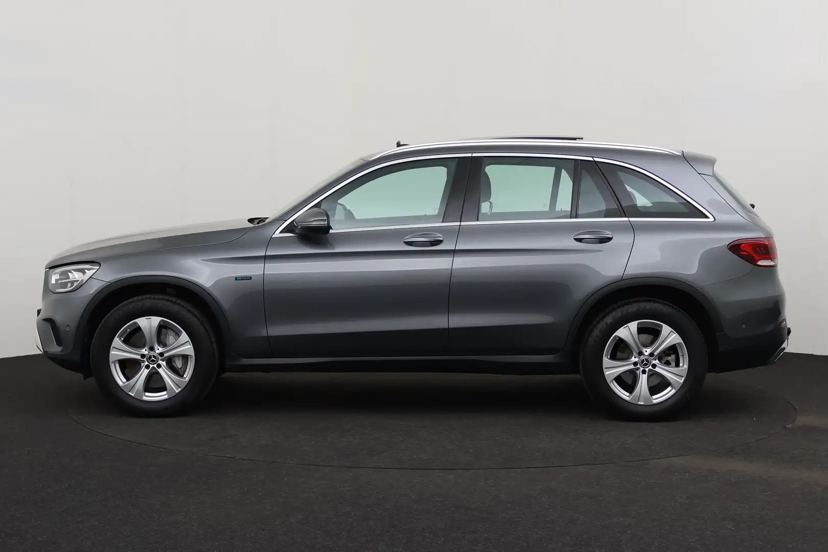 Mercedes-Benz GLC 300 e IA PHEV + GPS + CAMERA + PDC + CRUISE + PANO DAK Gris - 2