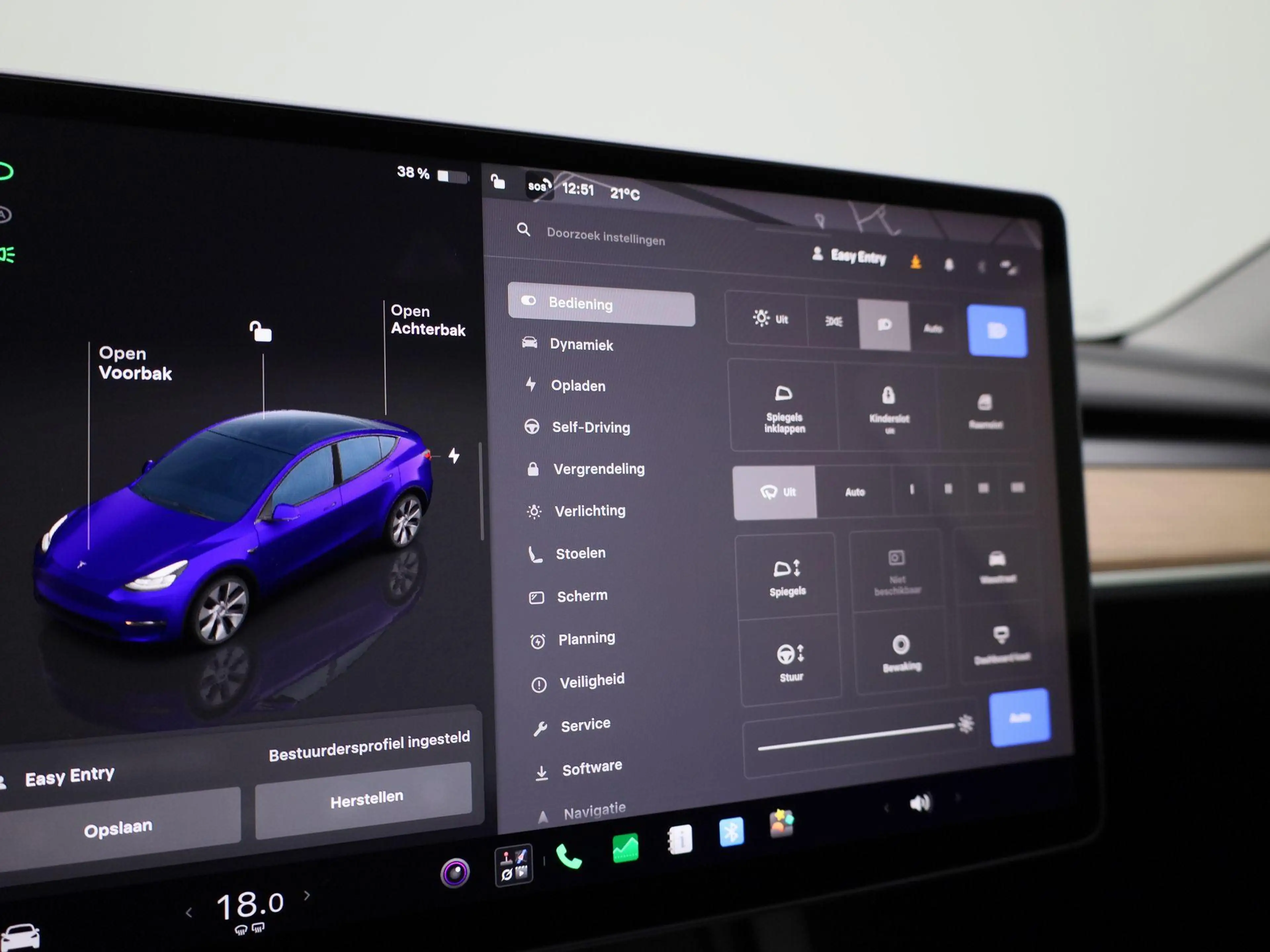 Tesla Model Y Long Range Dual Motor AWD — photo 17