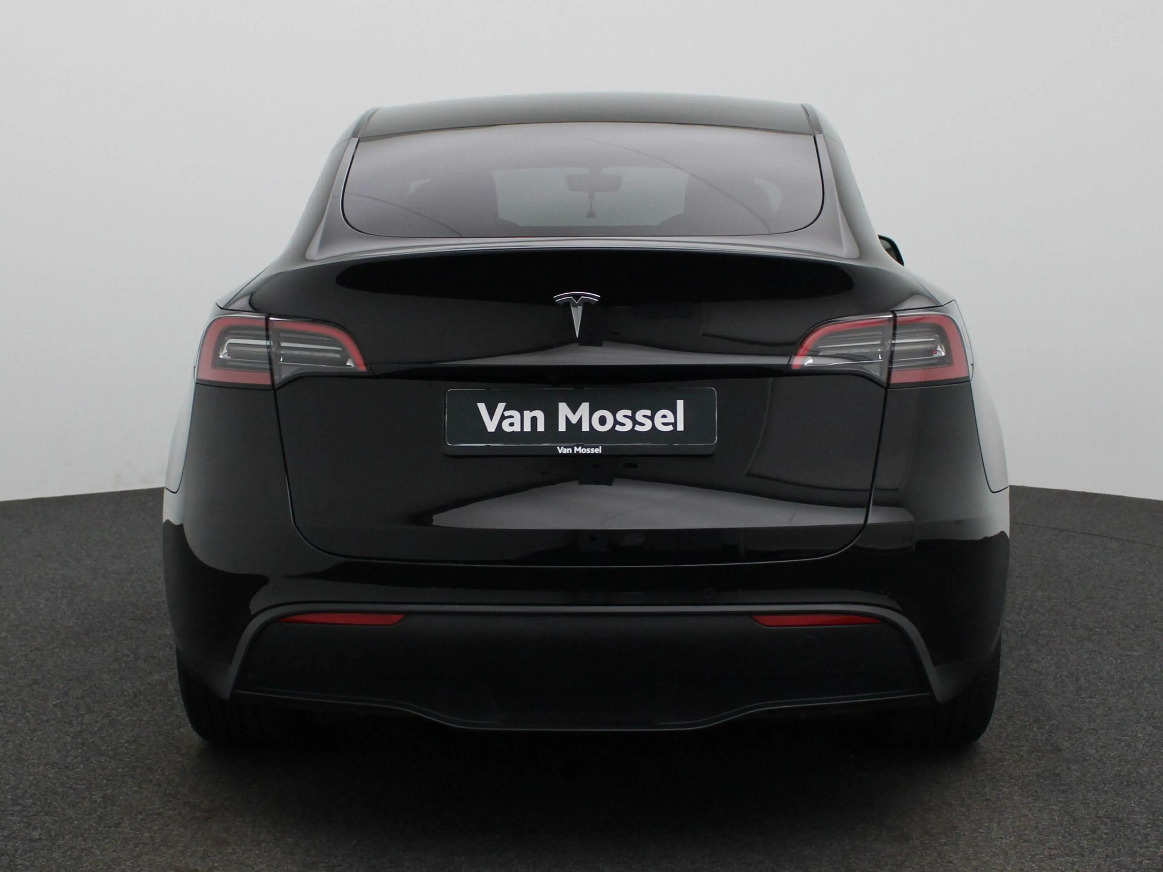 Tesla Model Y Long Range Dual Motor AWD — photo 5