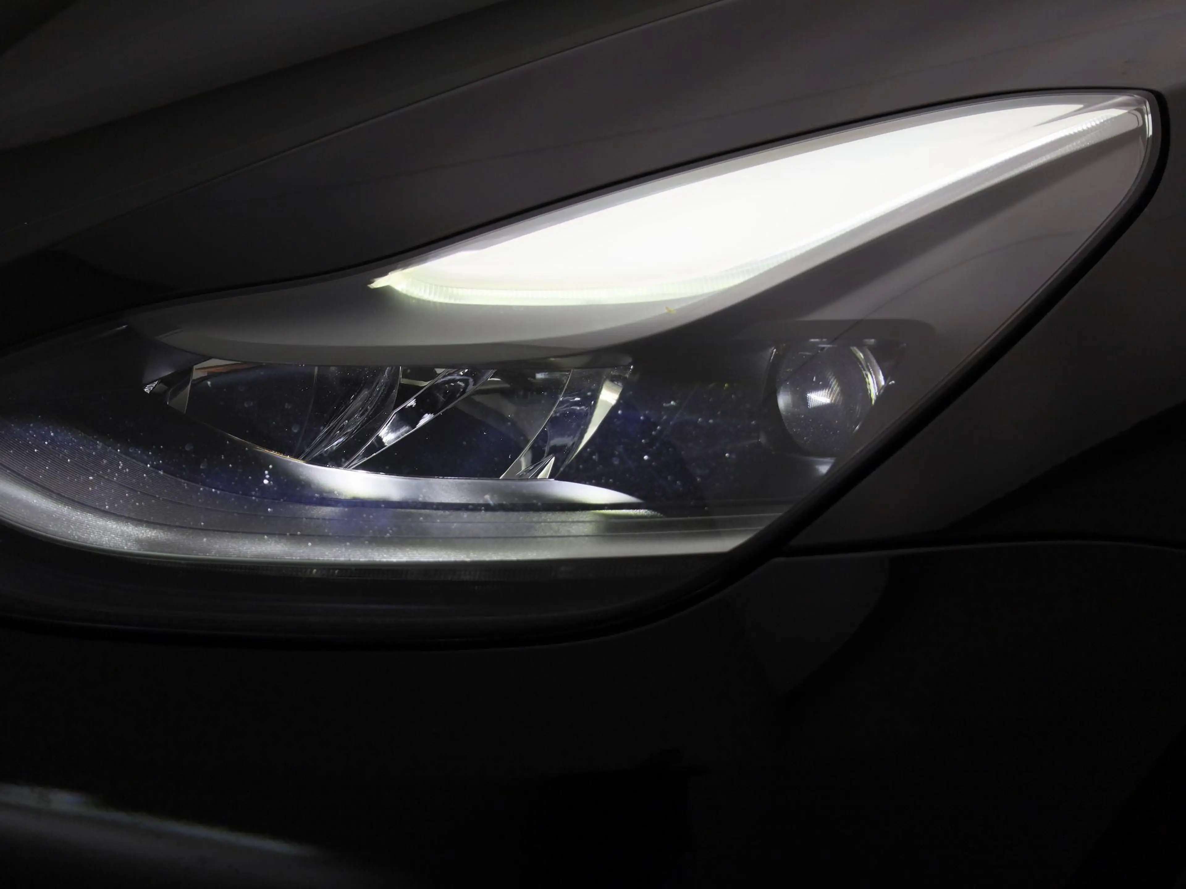 Tesla Model Y Long Range Dual Motor AWD — photo 16