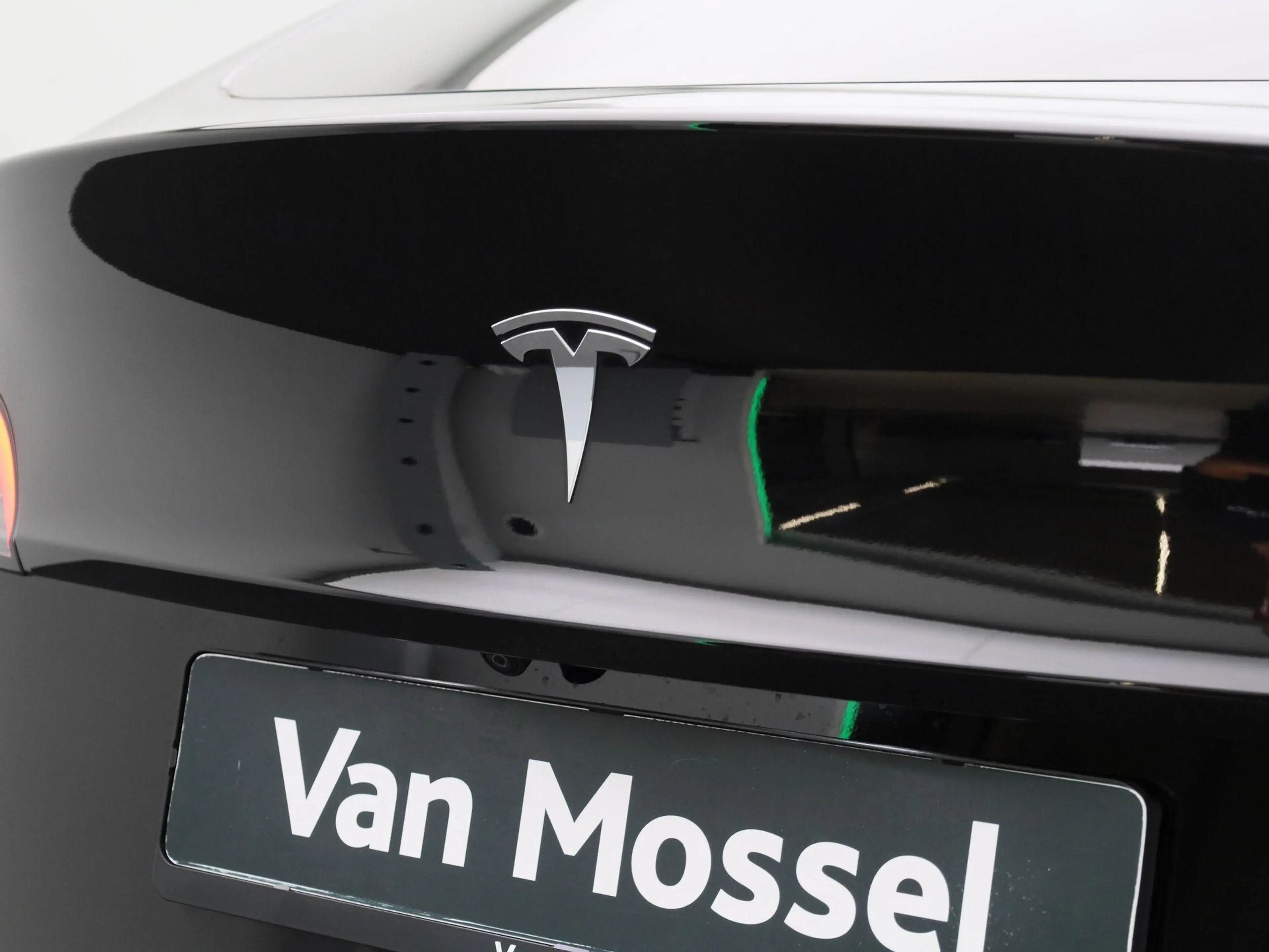 Tesla Model Y Long Range Dual Motor AWD — photo 39