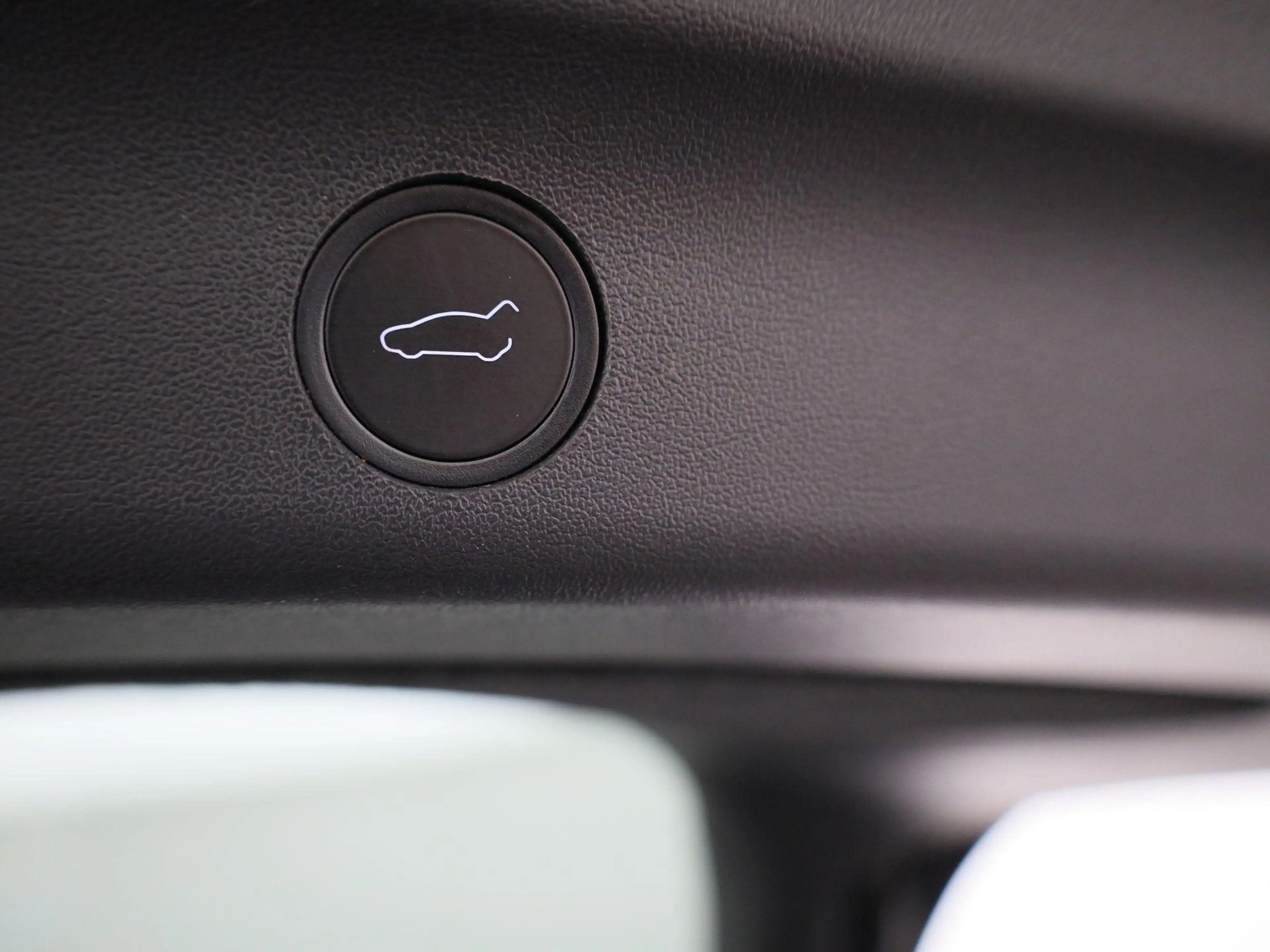 Tesla Model Y Long Range Dual Motor AWD — photo 13
