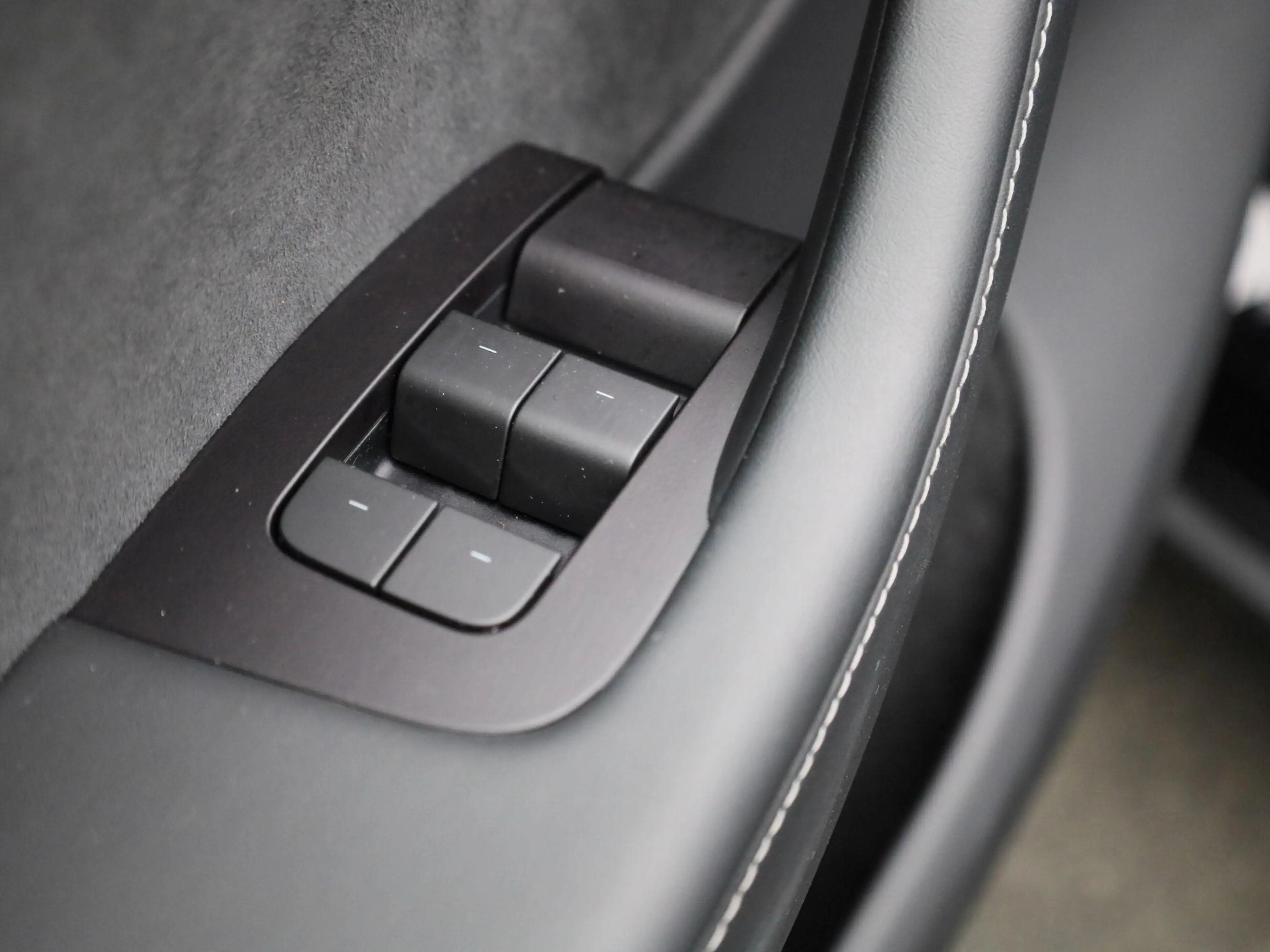 Tesla Model Y Long Range Dual Motor AWD — photo 32