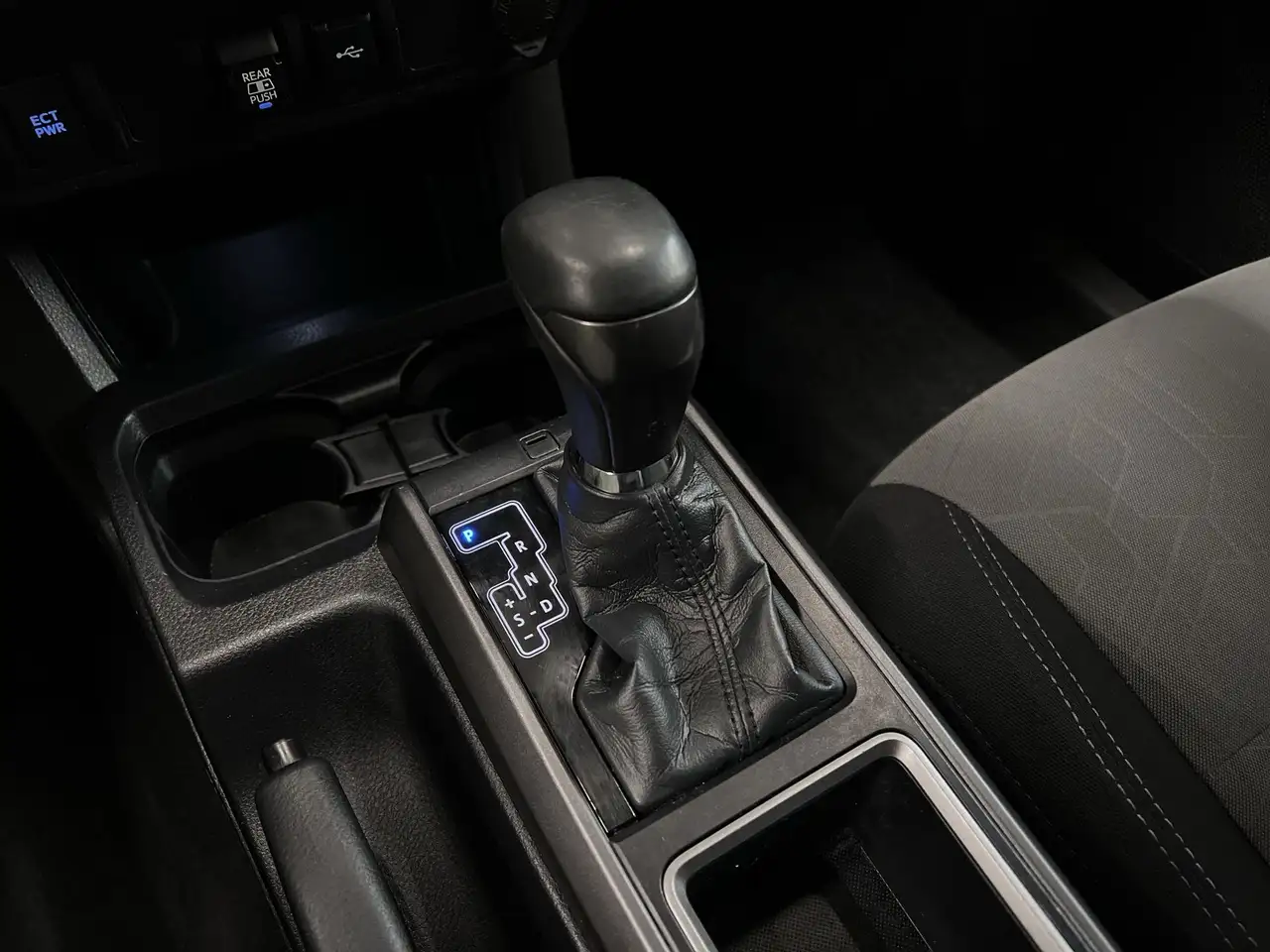 Toyota Tacoma снимка Toyota Tacoma